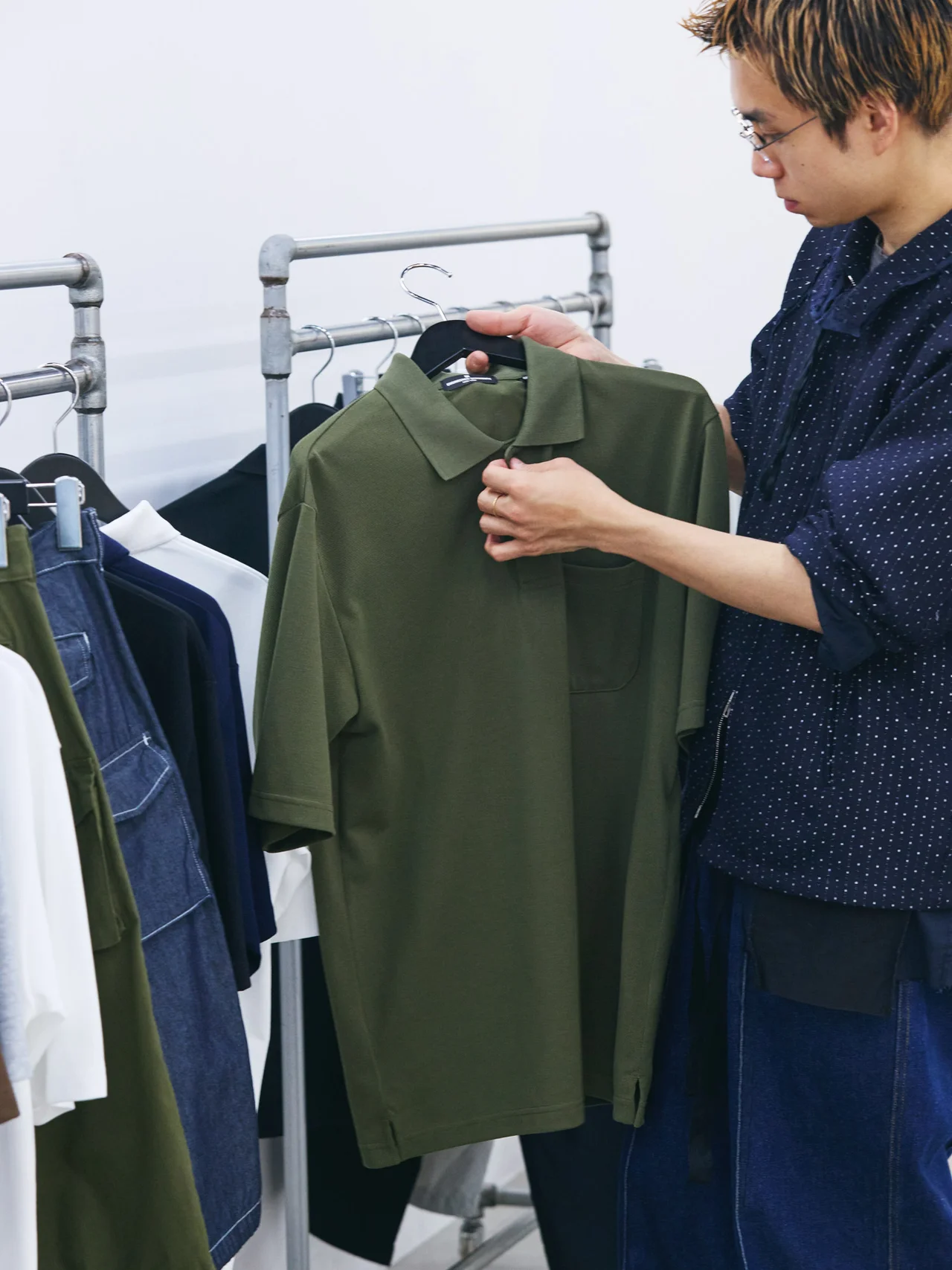 「ジーユー×エンジニアド ガーメンツ」スタイリスト瓜坂拓海　ポロシャツ