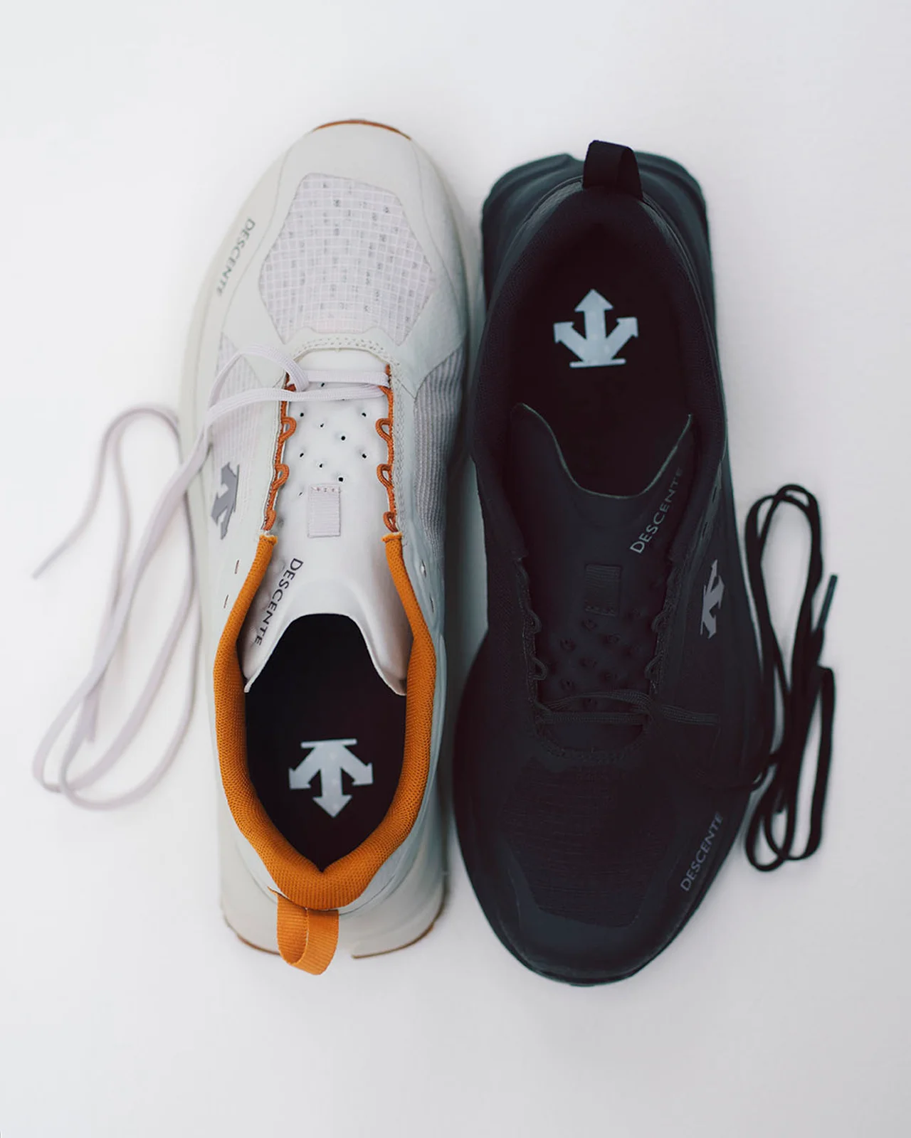 カラーはホワイト、ブラック、ブルーグレーの3色を展開