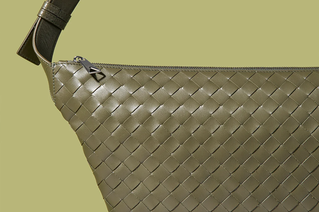 40代男性におすすめのボッテガ・ヴェネタの小物5選。イントレチャートのバッグ、スニーカー「オービット」の新作に注目