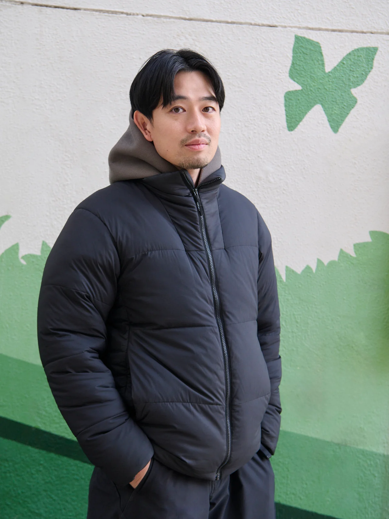 キルティングステッチはあるものの、ダウン然としていないルックスが魅力