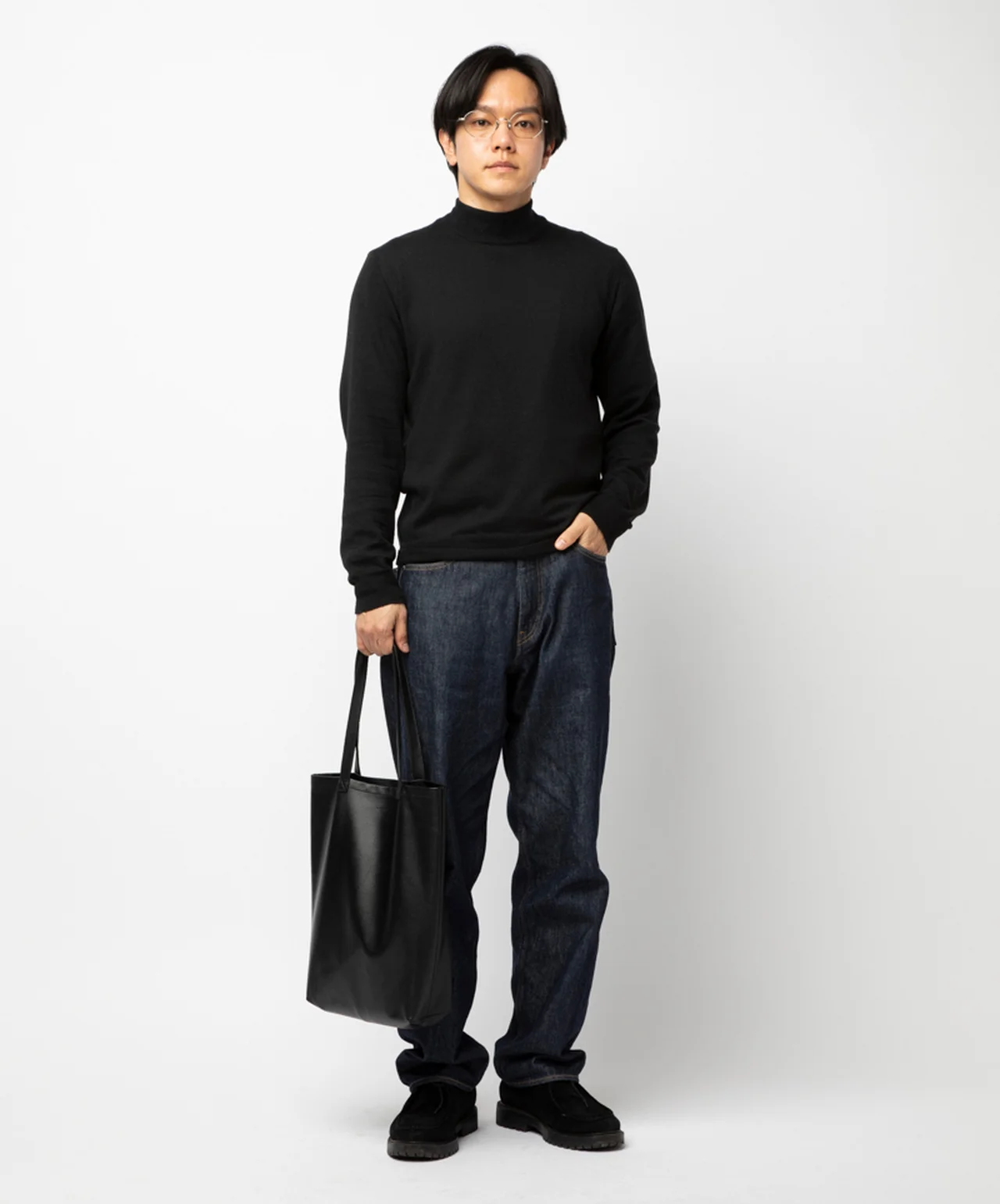 40代男性におすすめの黒のタートルネックニットの着こなし