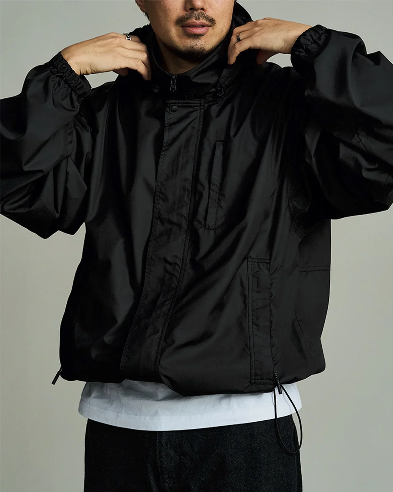 【大人が買うべきマウンテンパーカの新定番BEST5】1位は「エルイー」。撥水性のある軽量ポリエステル素材を採用。【正直レビュー】