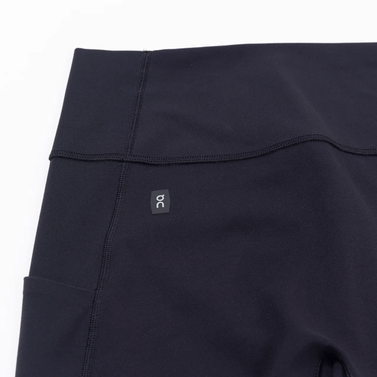【エディター私物】onのPerformance Tights 7/8 ロゴ