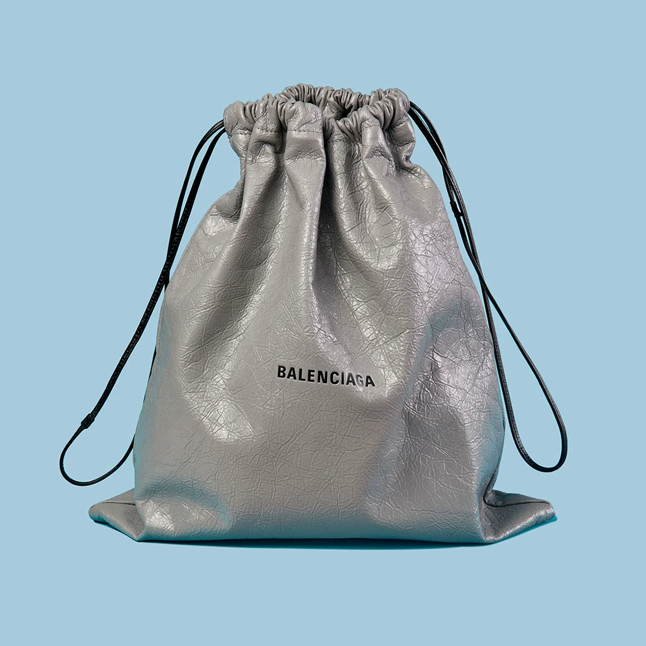 ダストバッグをモチーフにした「ショッパー」ラインのバッグ