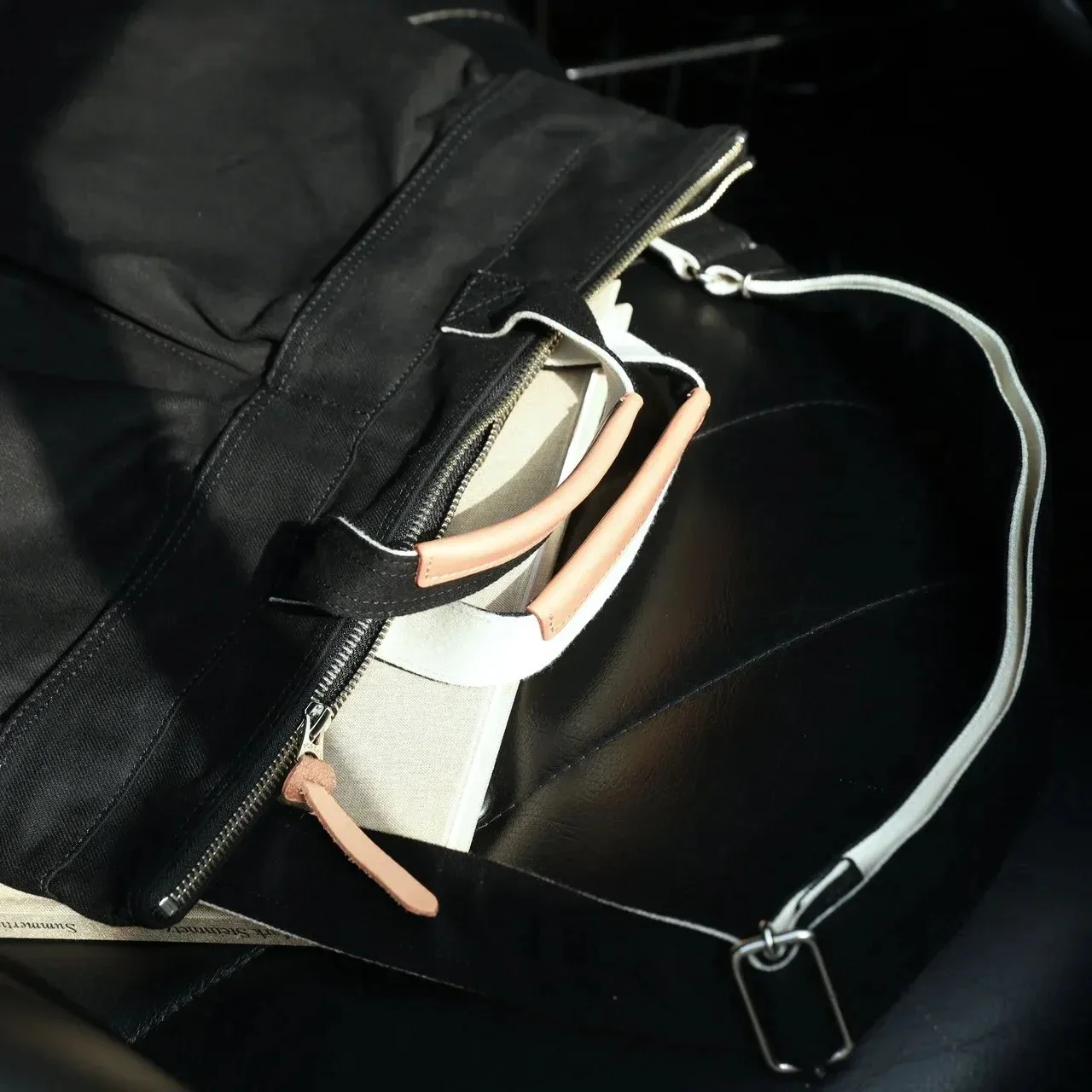 【ポーター】大人の吉田カバンBEST30｜デニムのように“育てる”黒バッグ。ヘルメットバッグ「NOIR」【PORTER】③
