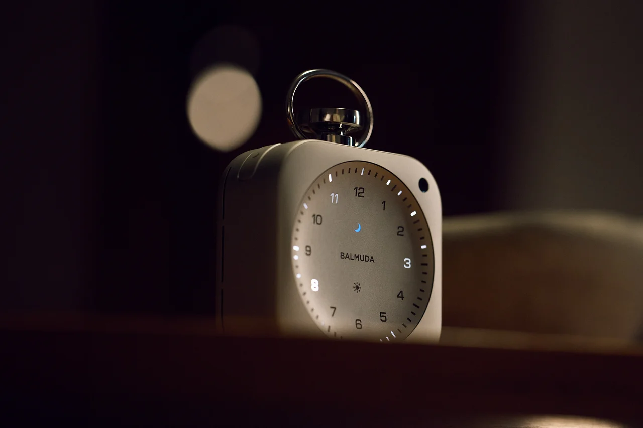 【バルミューダ】新作は“針のない置き時計の画像_5
