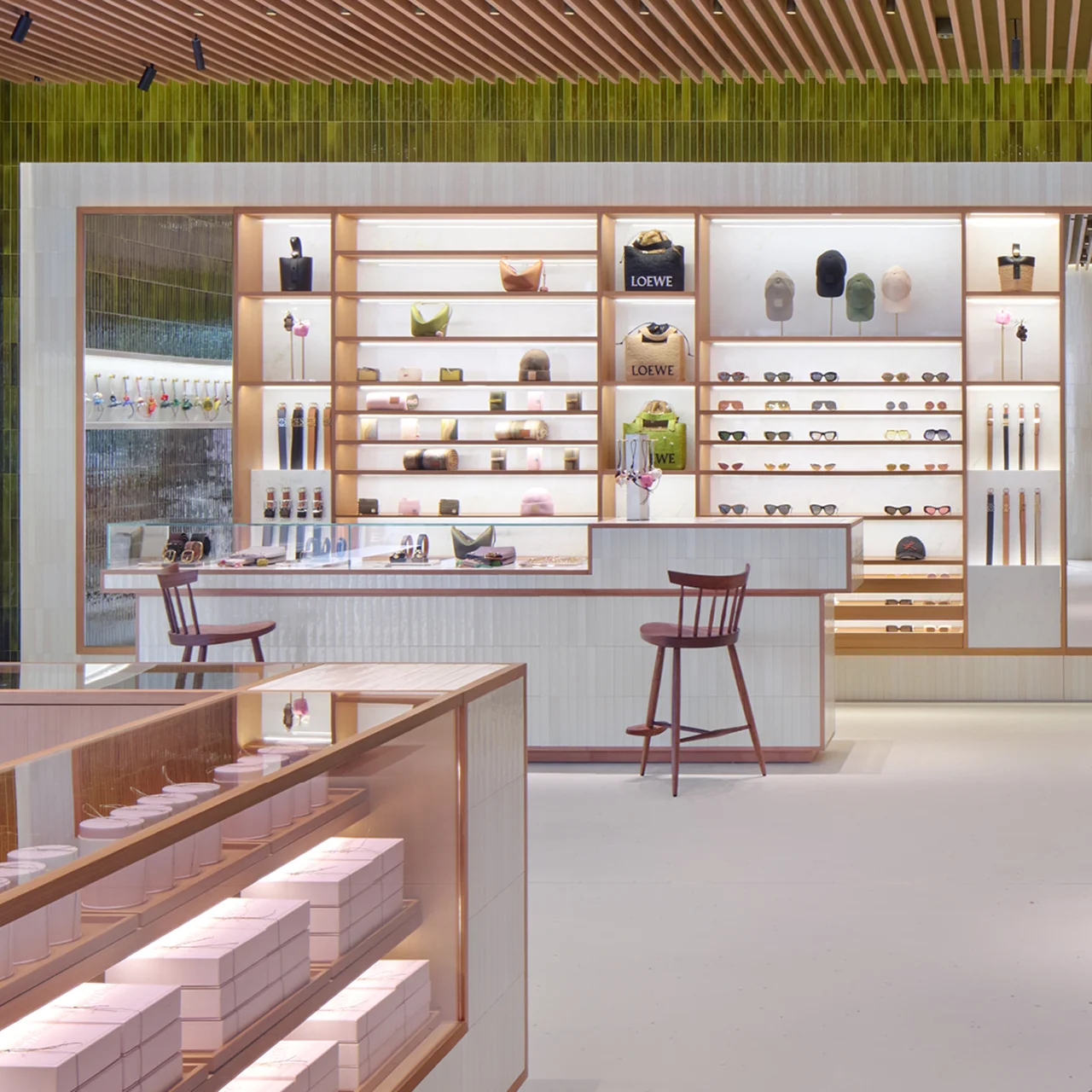 ロエベが、新たな「カサロエベ」をに銀座にオープン（内観②）