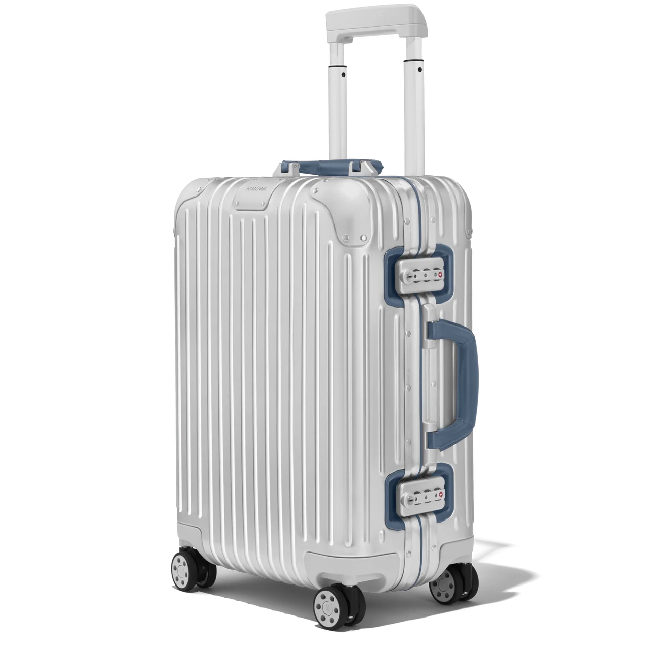 リモワから2026年1月8日に新たに販売される新色「パウダーブルー」のスーツケース「オリジナル ツイスト」②