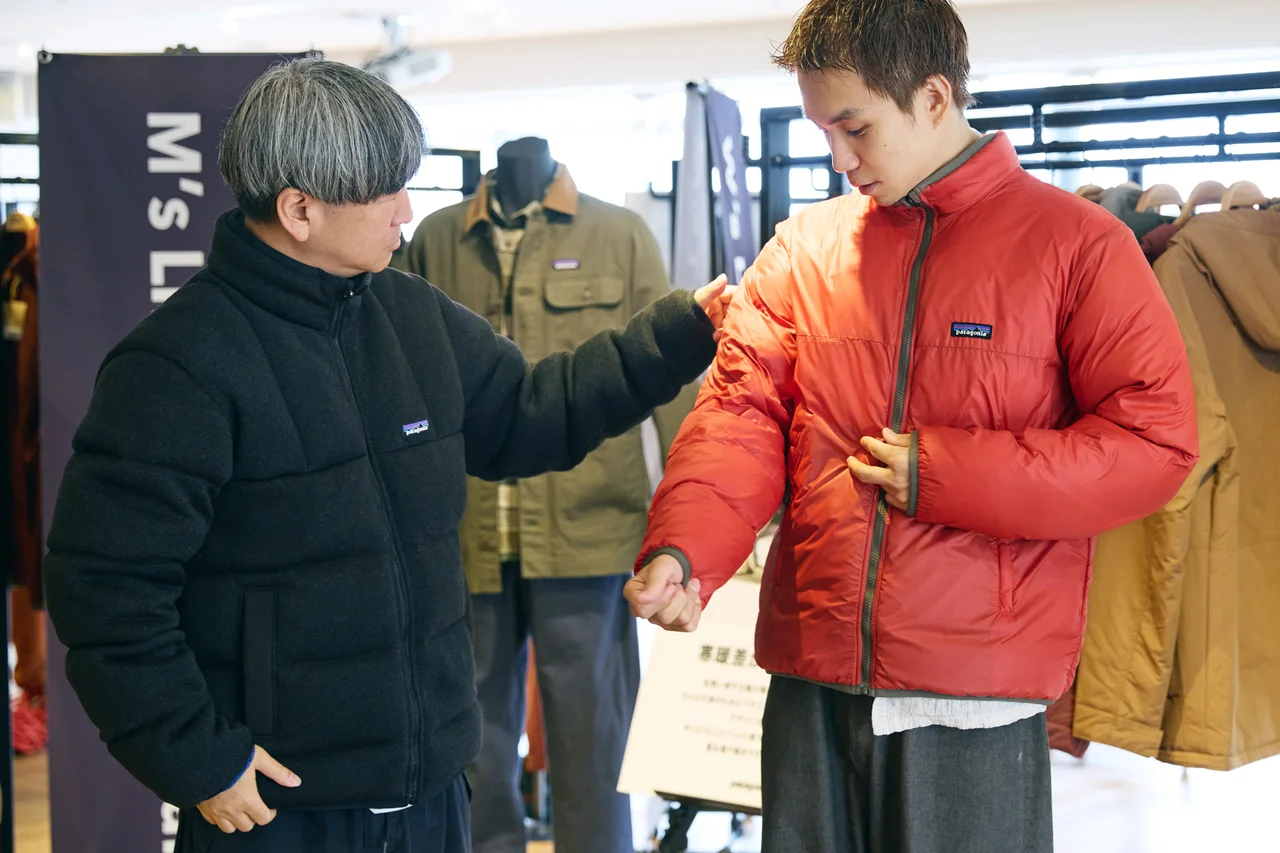 Blackはブルーのコンビネーションで、Marlow Brownはオレンジレッド