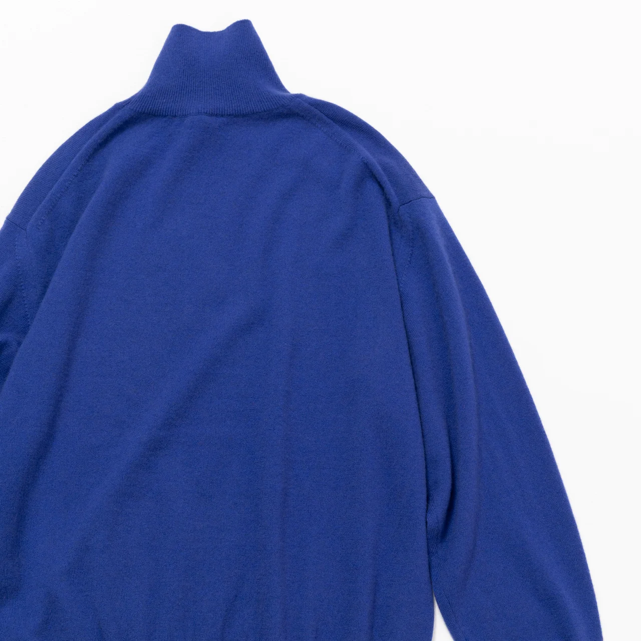 エディター私物 オーラリーのベビーカシミヤタートルネックニット