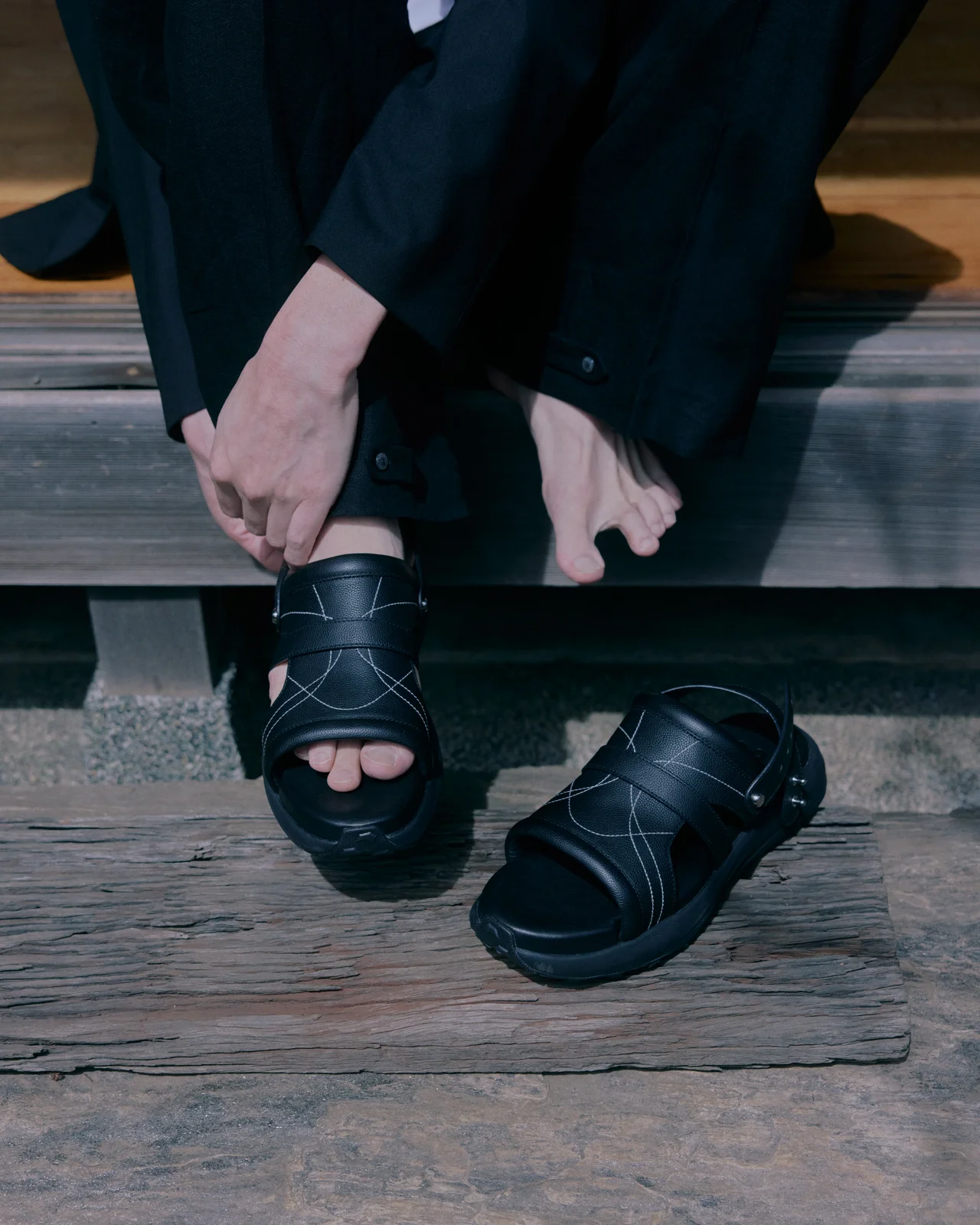 【大人の黒レザーサンダル】上質×ミニマルの画像_1