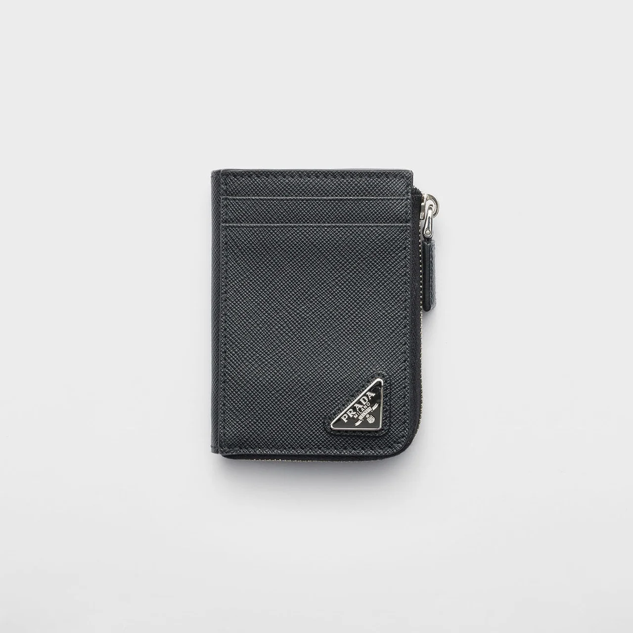 プラダのフラグメントケース