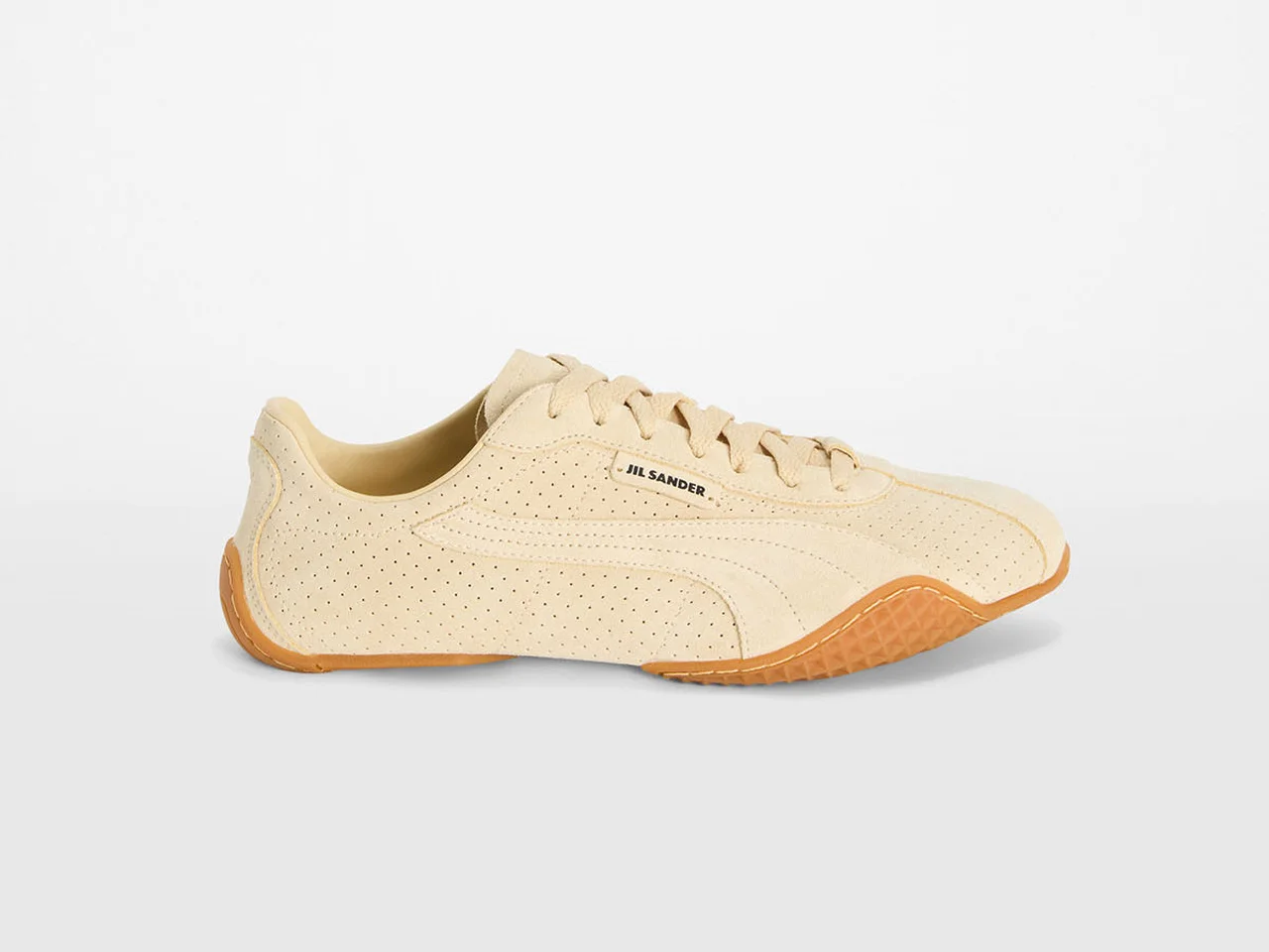 アッパーにパンチングスエードを使用