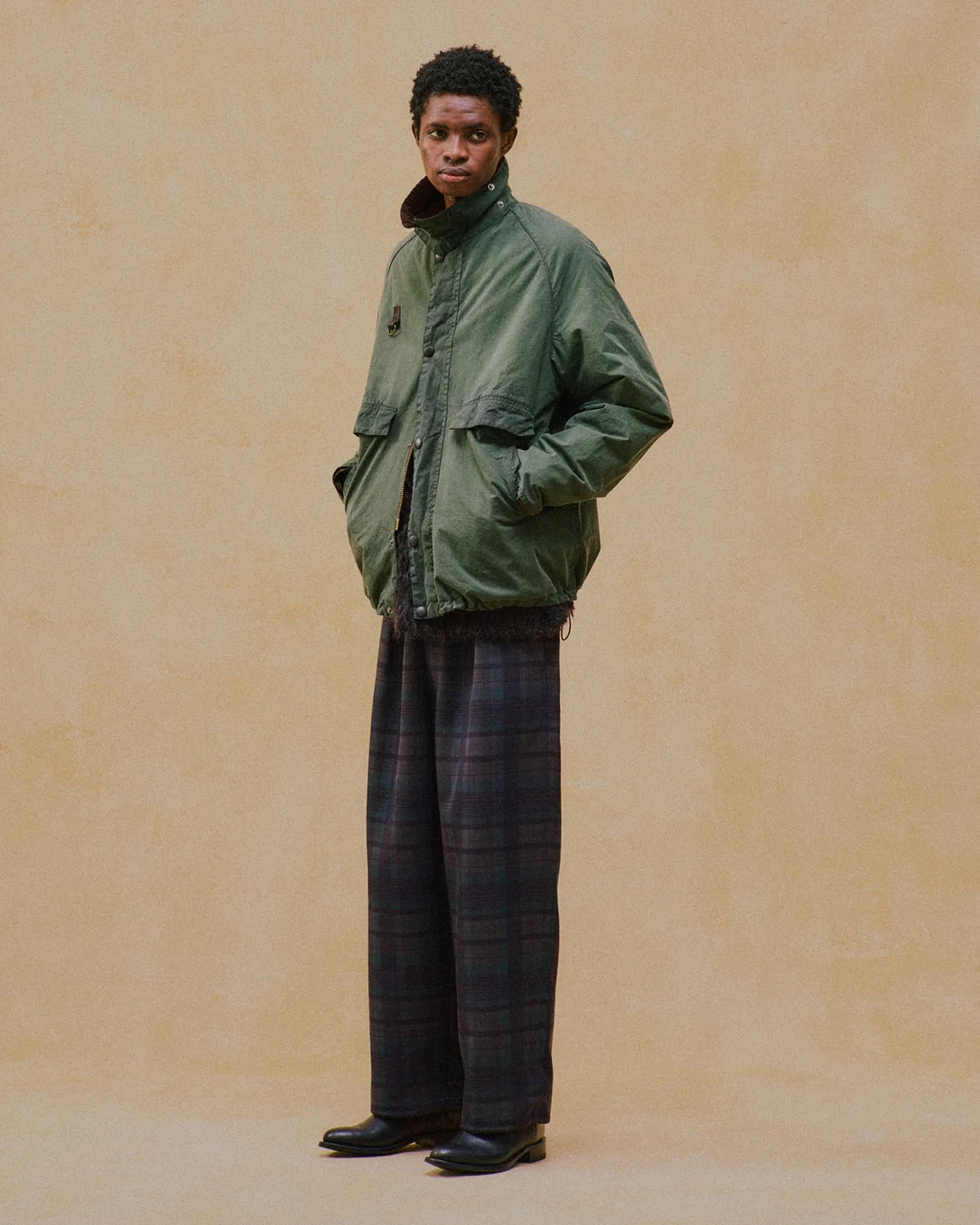 ワイドパンツとも相性のいいシルエット