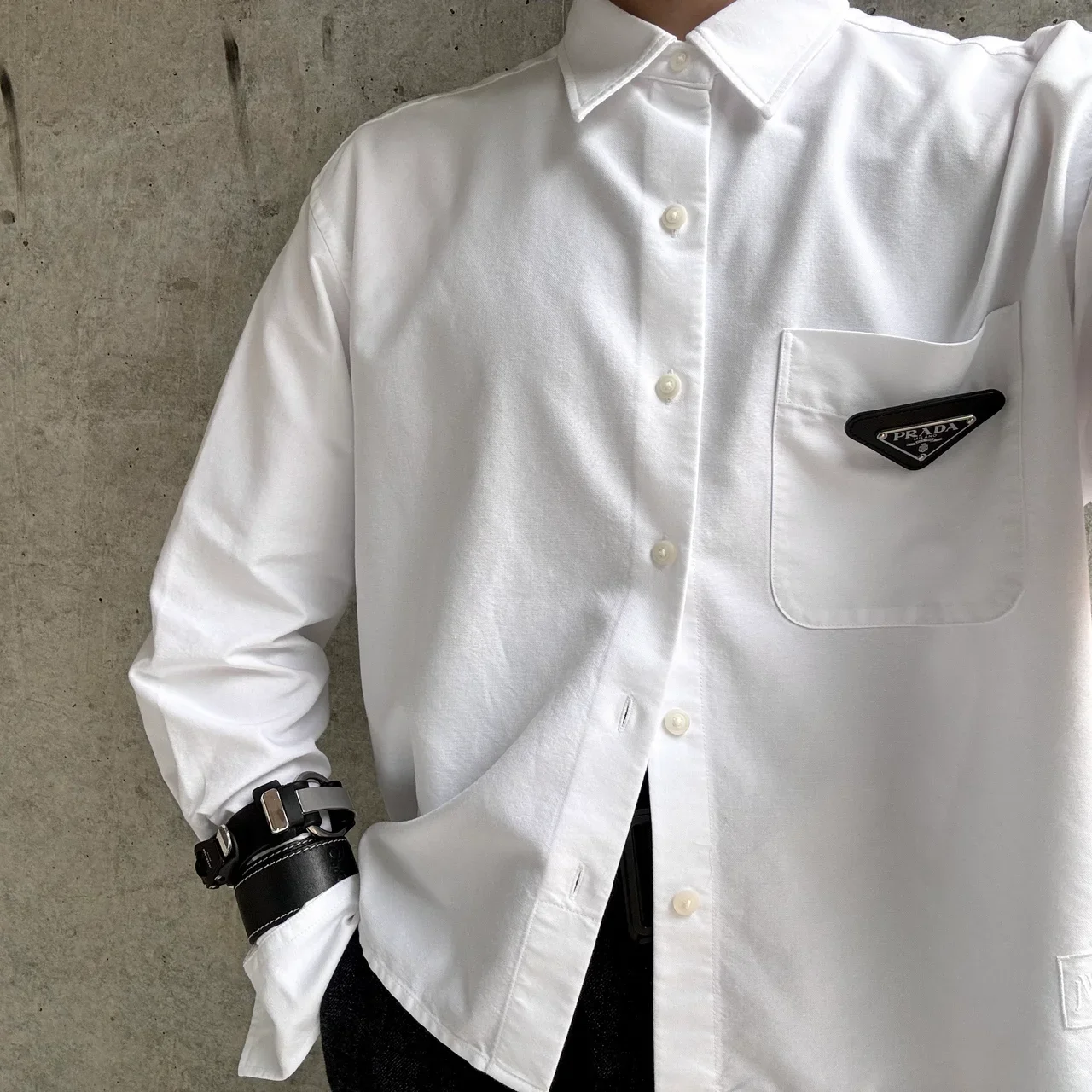 40代男性におすすめの「UNIQLO and JW ANDERSON」オックスフォードシャツのコーディネート②