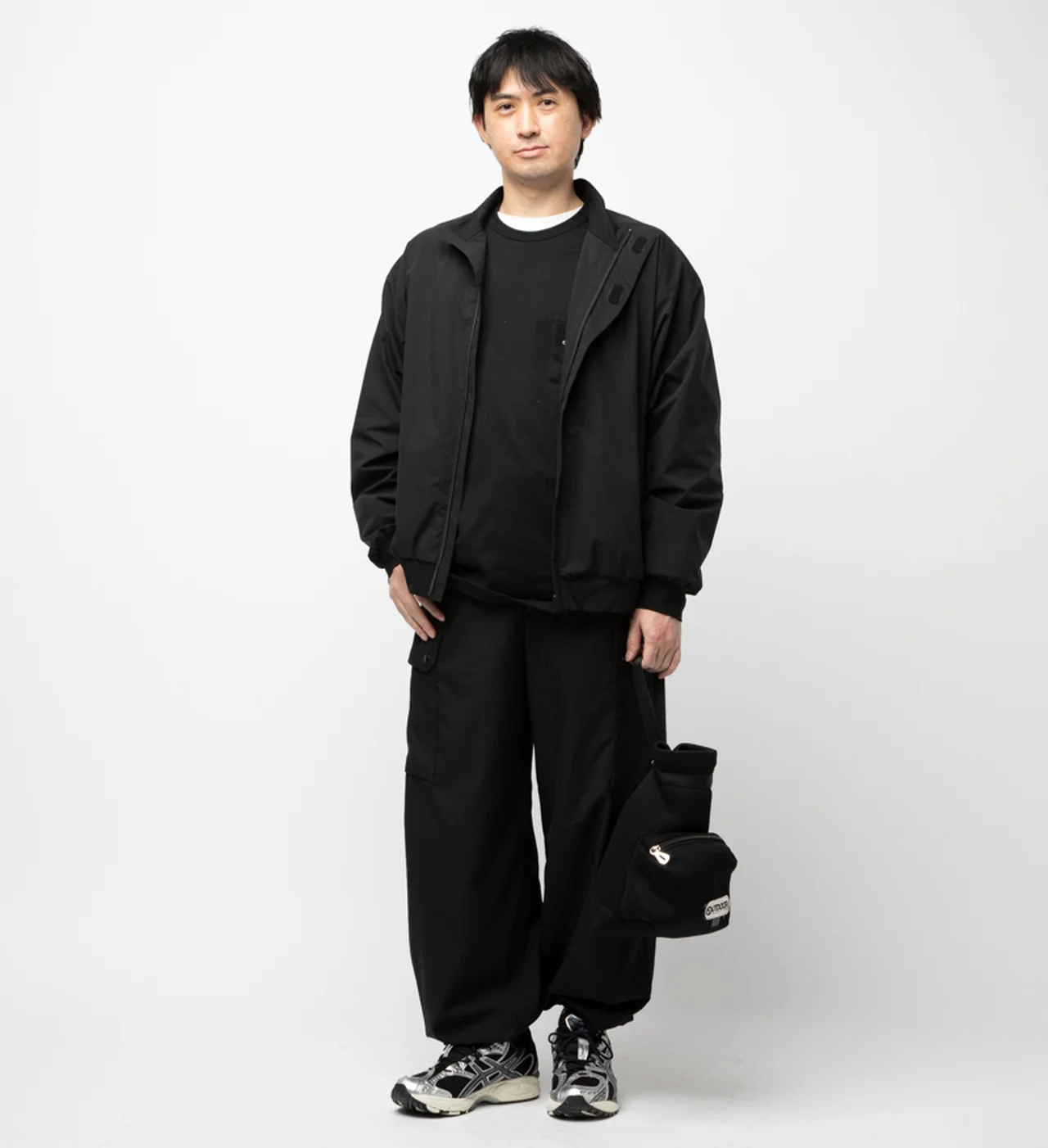 40代におすすめのおしゃれなメンズのオールブラックコーディネート