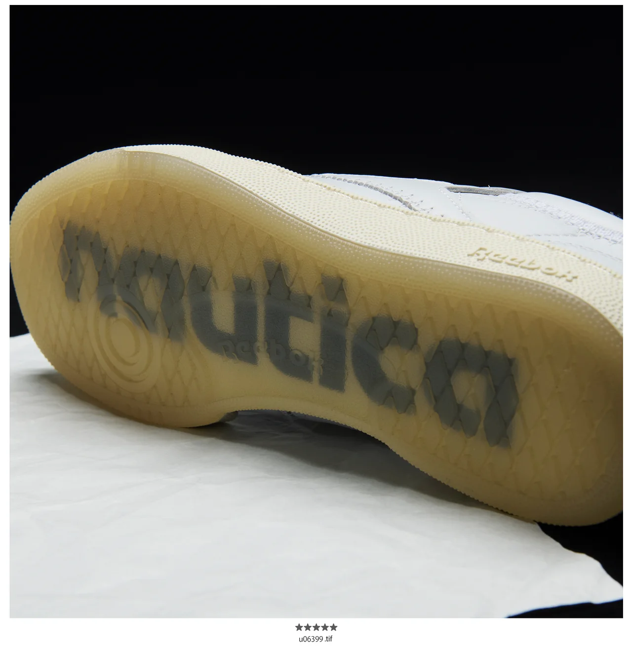 リーボックフォントのNAUTICAのロゴ