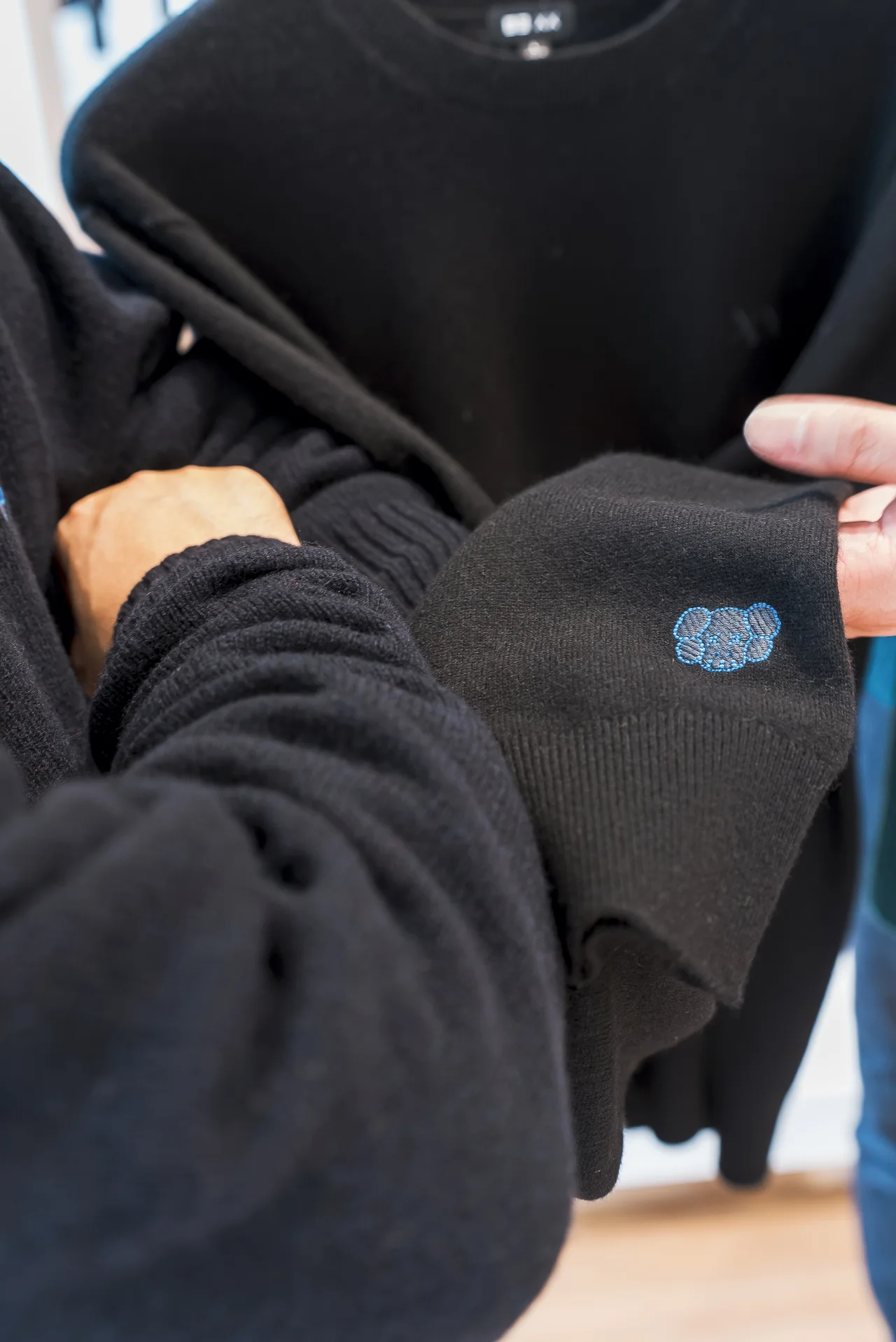 【大人のユニクロ】試着ルポ。「KAWS」の画像_30