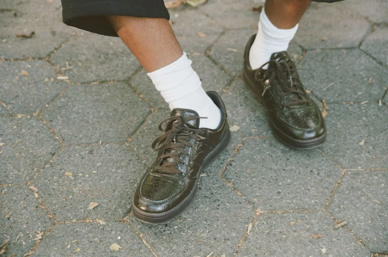 「Jack Harlow x New Balance T500 “Olmsted”」を履いた足元