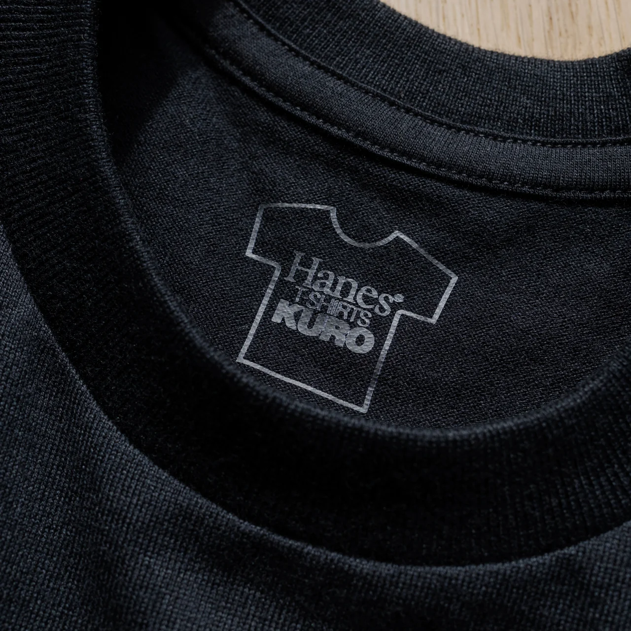 Hanes T-SHIRTS KURO® 首元