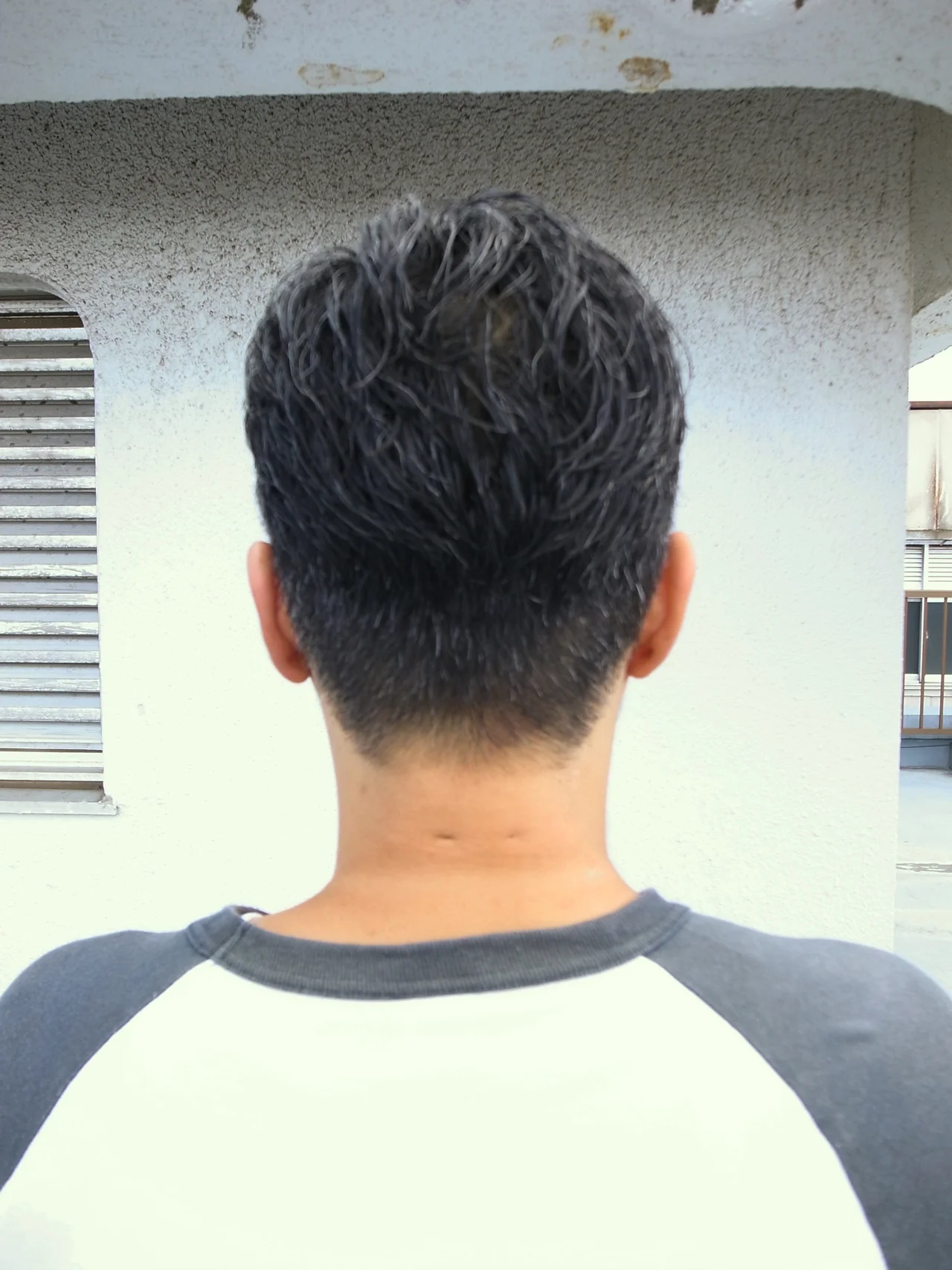 白髪を活かした大人のかきあげヘア メンズヘア