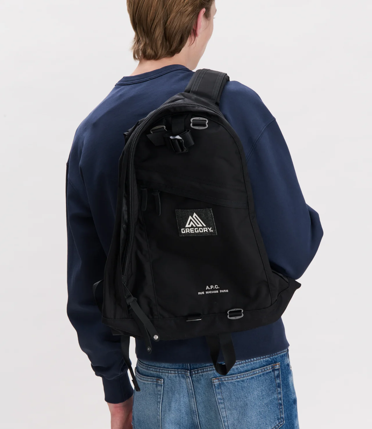 A.P.C. ブラックバックパック 差がつく大人の黒バッグ】完売必至の「A.P.C.×グレゴリー」コラボ。黒