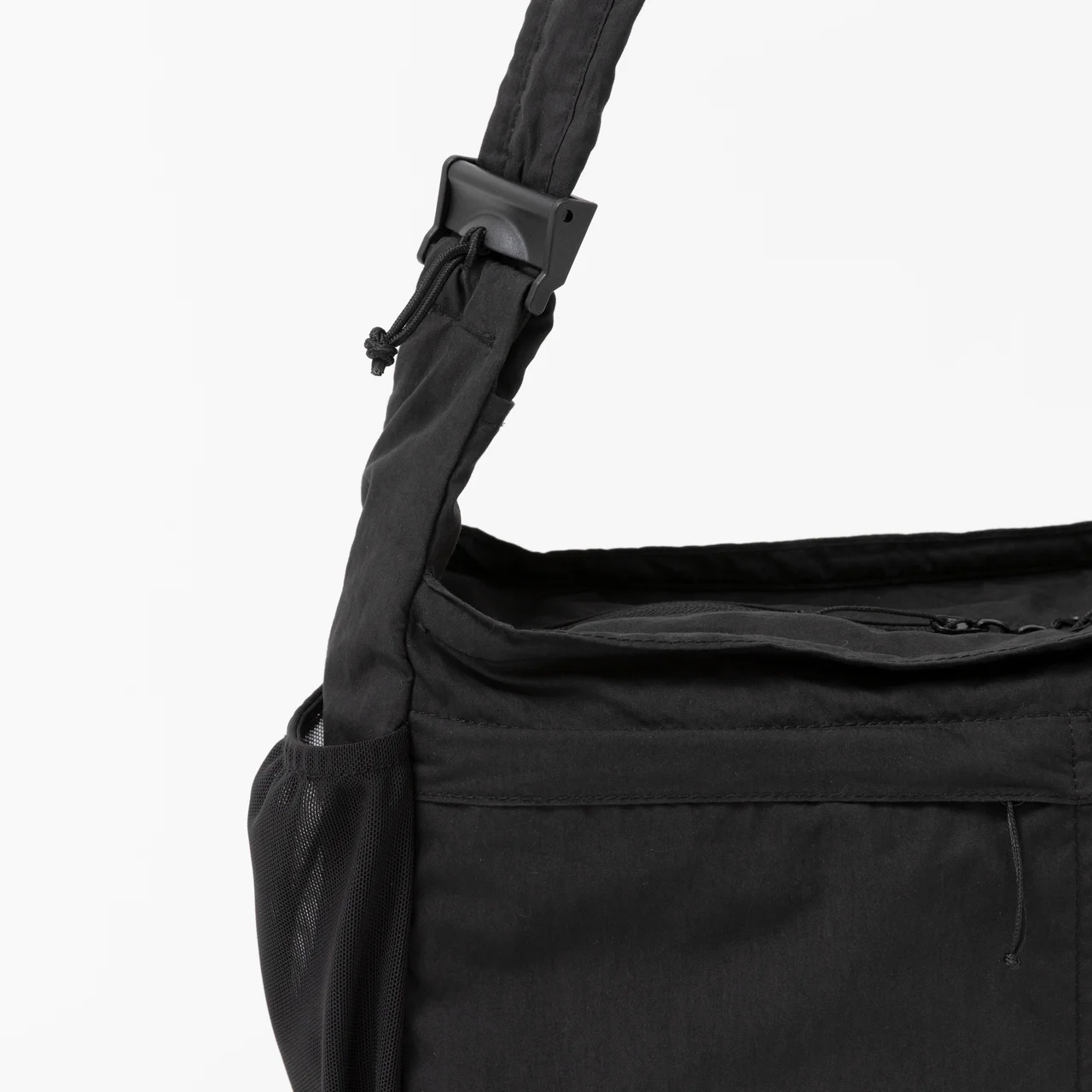 エディター私物 フォトグラファーが作ったショルダーバッグ