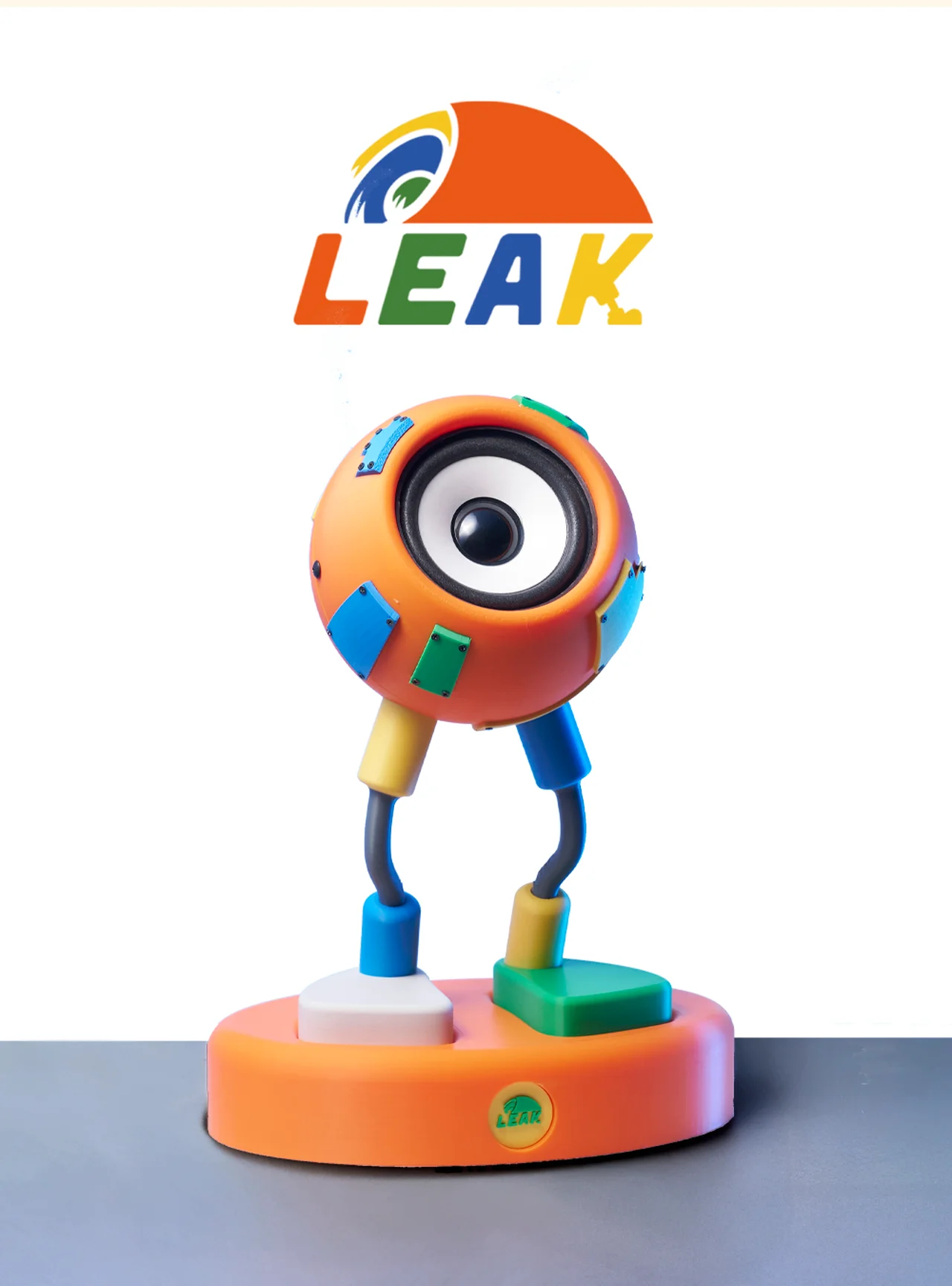 ブリコラージュアーティスト・村上大陸が手掛けた一点物のアートピース兼Bluetoothスピーカー「LEAK」