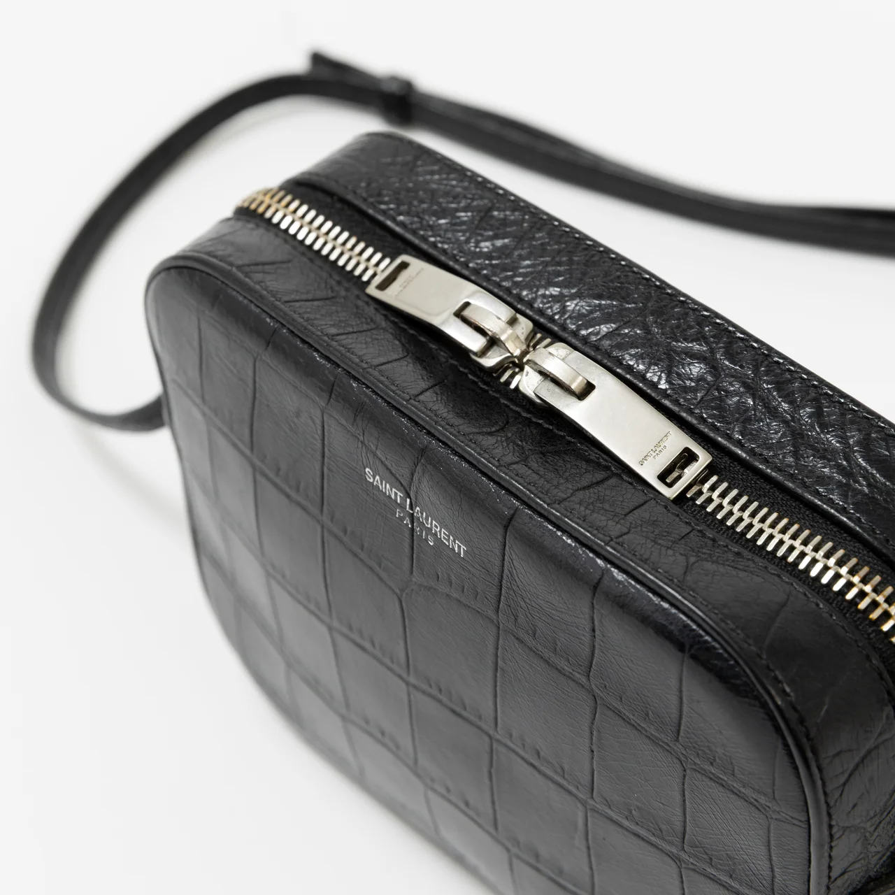 エディター私物 サンローランのカメラバッグ