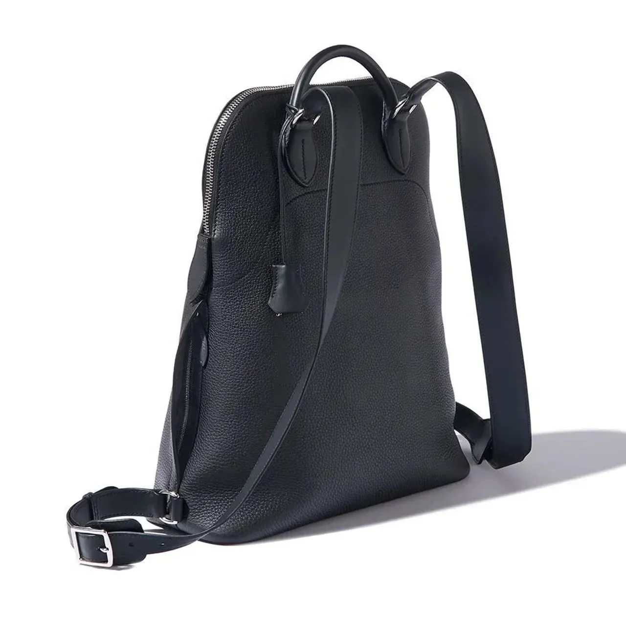 【エルメス】大人の黒バッグ30｜洗練を極めた名作《ボリード》の品格バックパック【HERMÈS】②