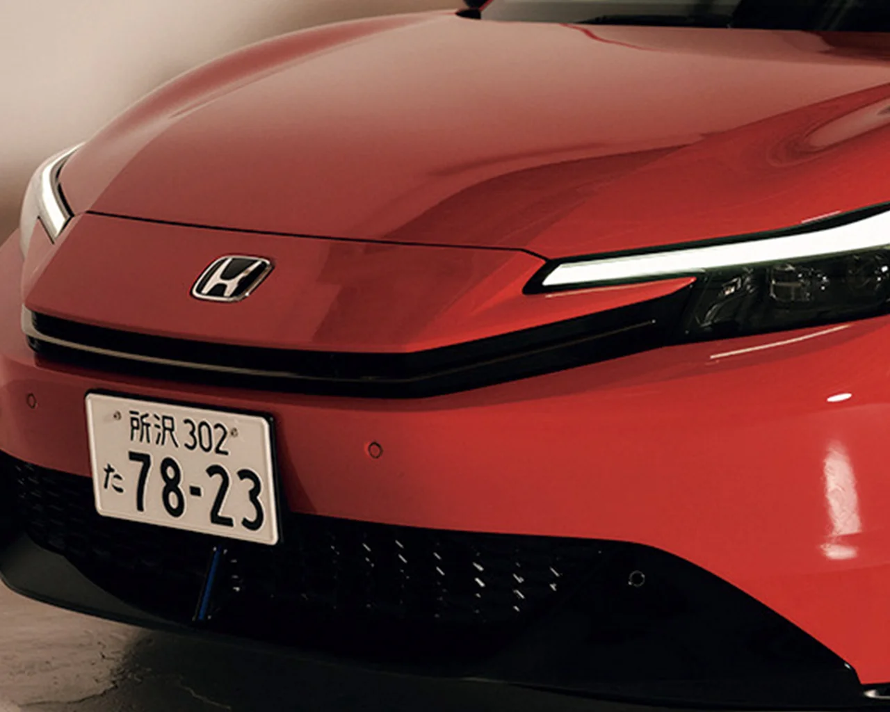 シャープにまとめられたフロントマスク