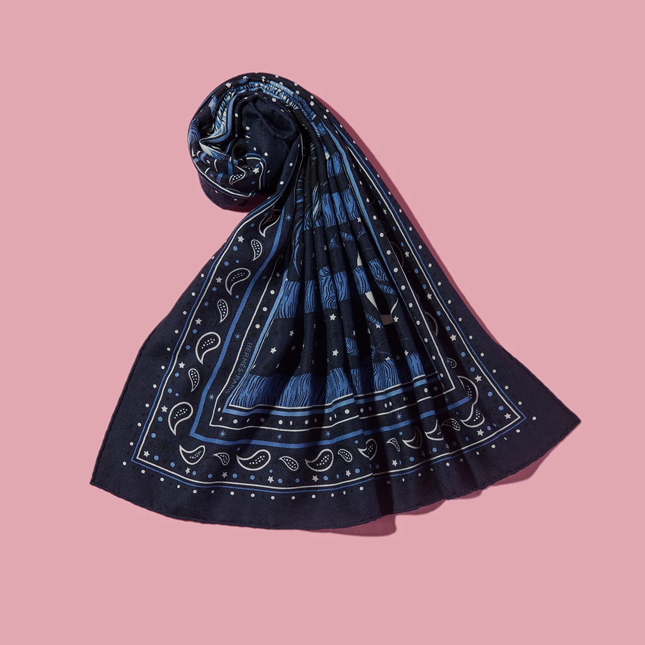 アリス・シャーリーによるオオカミのデザインの「カレH 100」