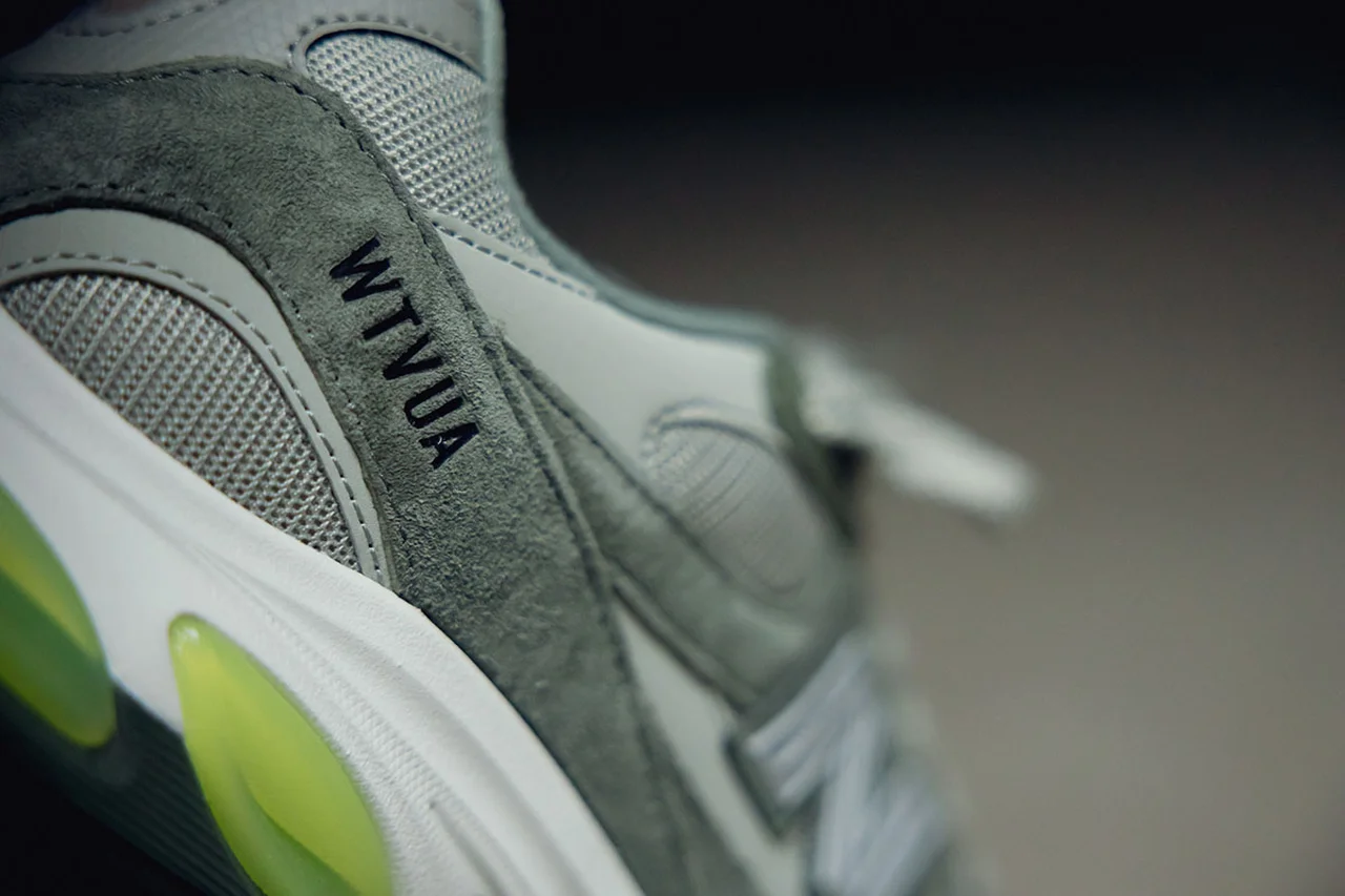 サイドに「WTVUA（WTAPSⓇ VISUAL UPARMORED）」のグラフィック