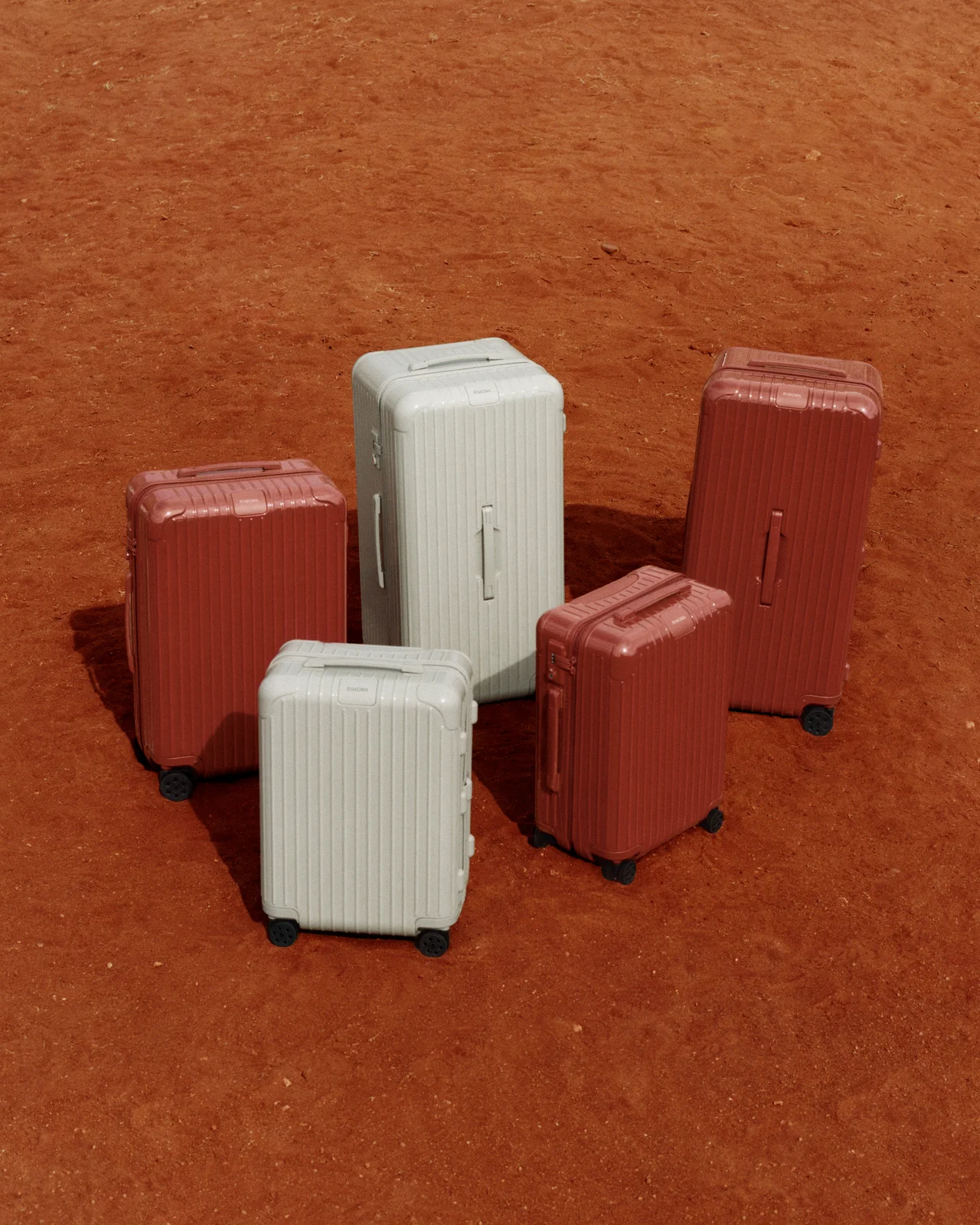 【差がつく大人のリモワ】人気の定番シリーズ「エッセンシャル」に新色登場。「テラコッタ」と「クレイ」が11月13日（木）より発売④