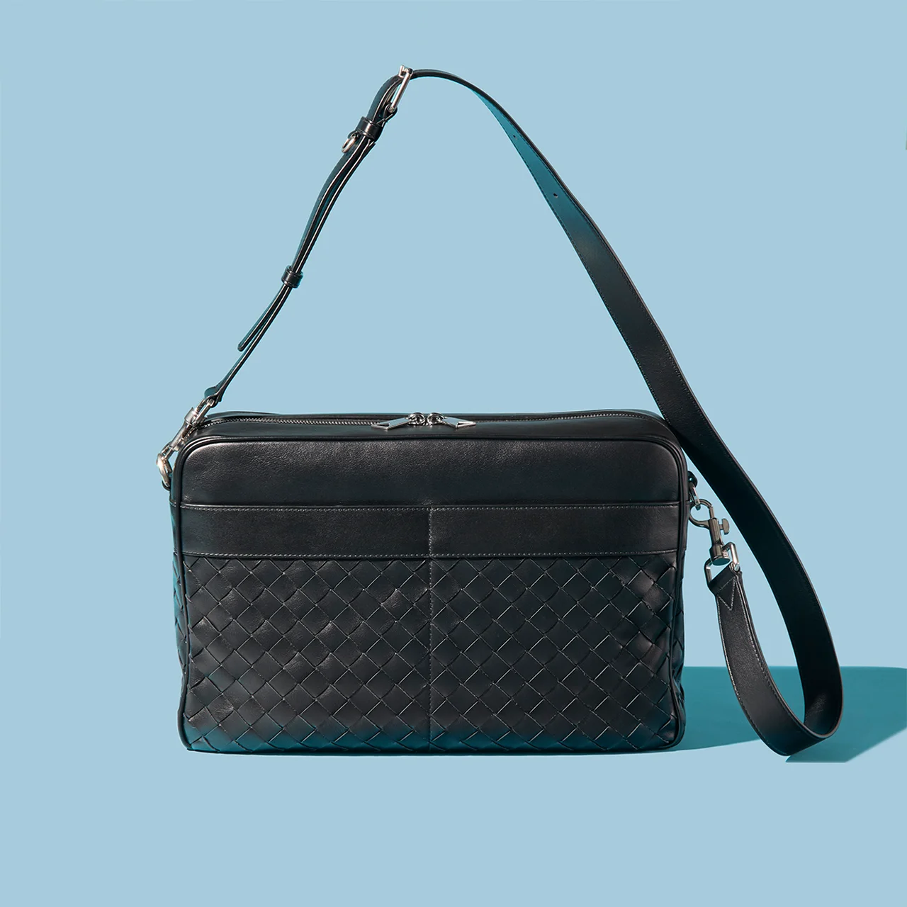  イントレチャートの実用的なカメラバッグ