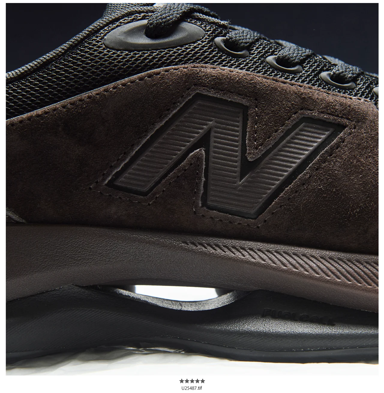 ユニークなカットのハイテクなソールユニット