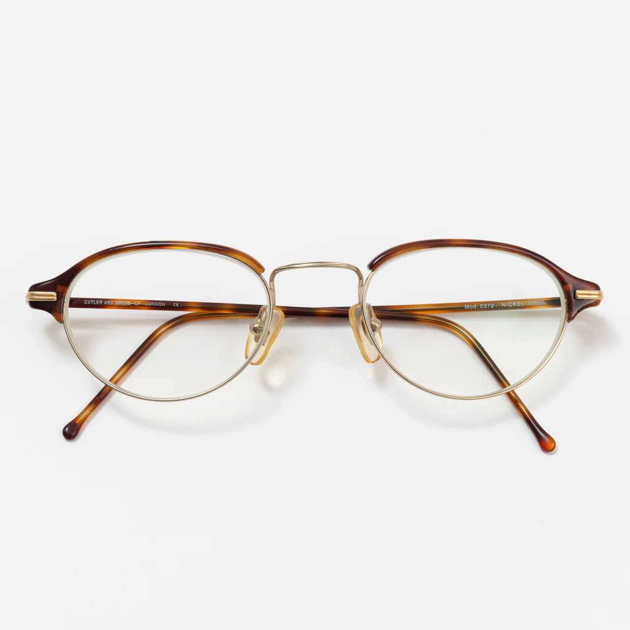 エディター私物 カトラーアンドグロスのメガネ