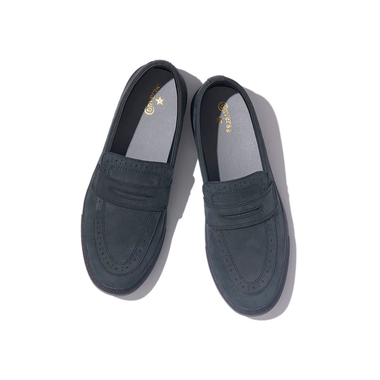 コンバース「クップ」の革靴ライクなヌバックのローファースニーカー