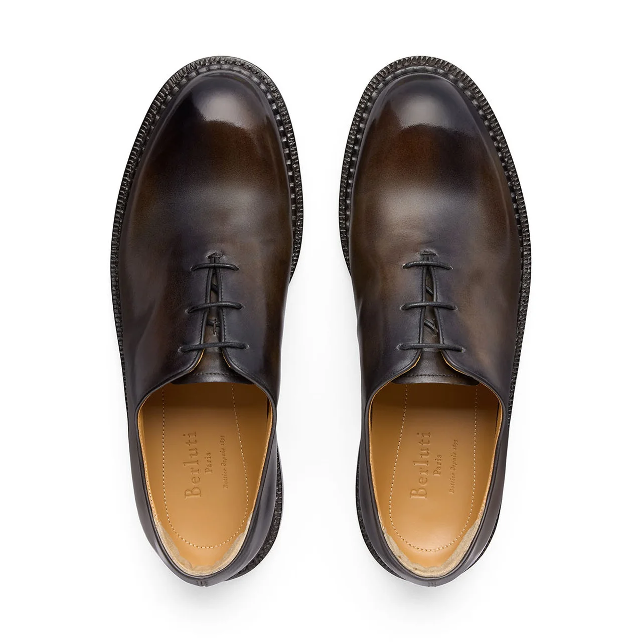 丸みを帯びたシルエットが特徴