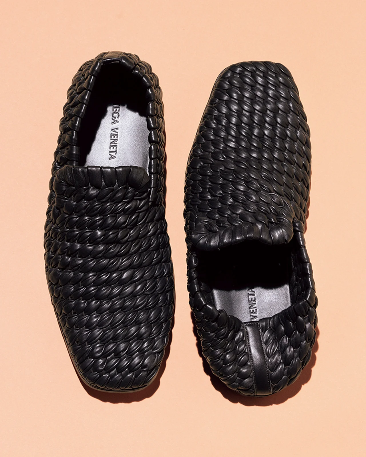 ボッテガ・ヴェネタのイントレチャートスリッパ