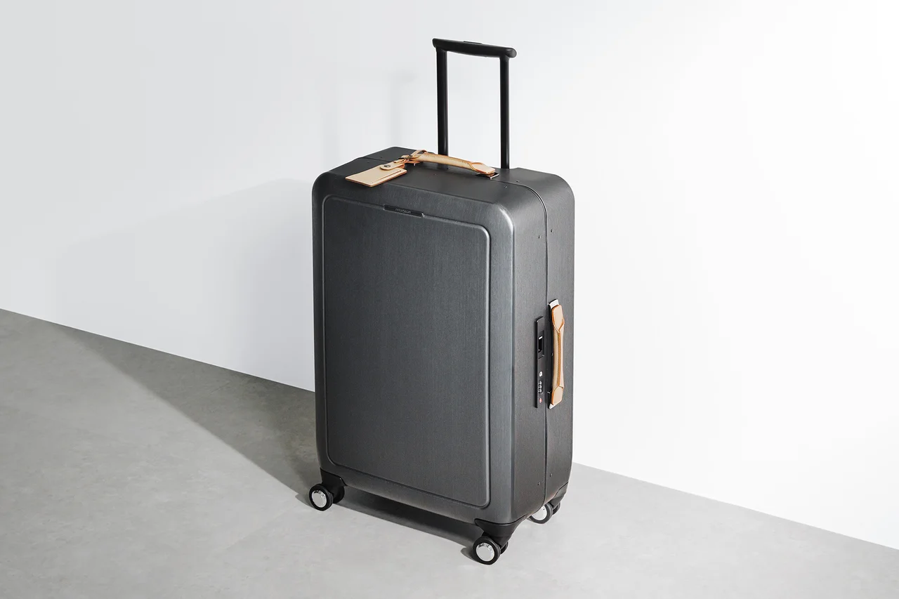 【差がつく大人の旅バッグ】「プロテカ」のラグジュアリーライン「J5 コレクション」のカスタムが常設に