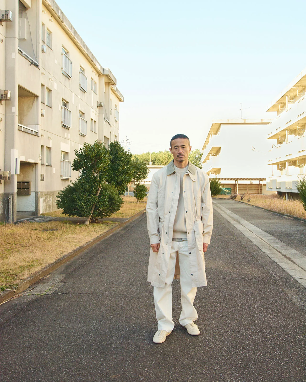 エンデュランス カジュアルジャケットはロング丈のシルエット