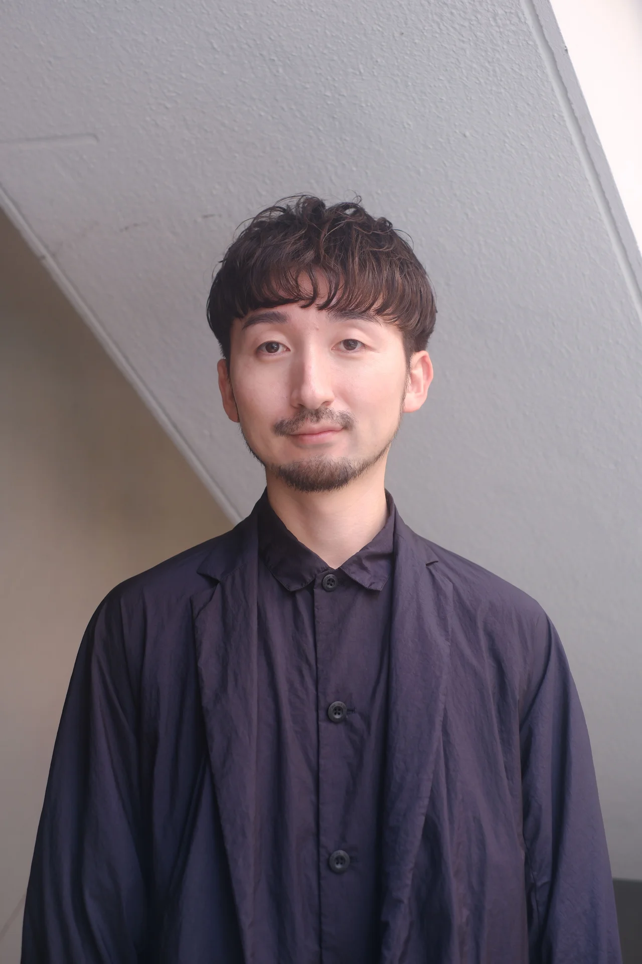 メンズヘア モード過ぎないワンレングスボブのバストアップ