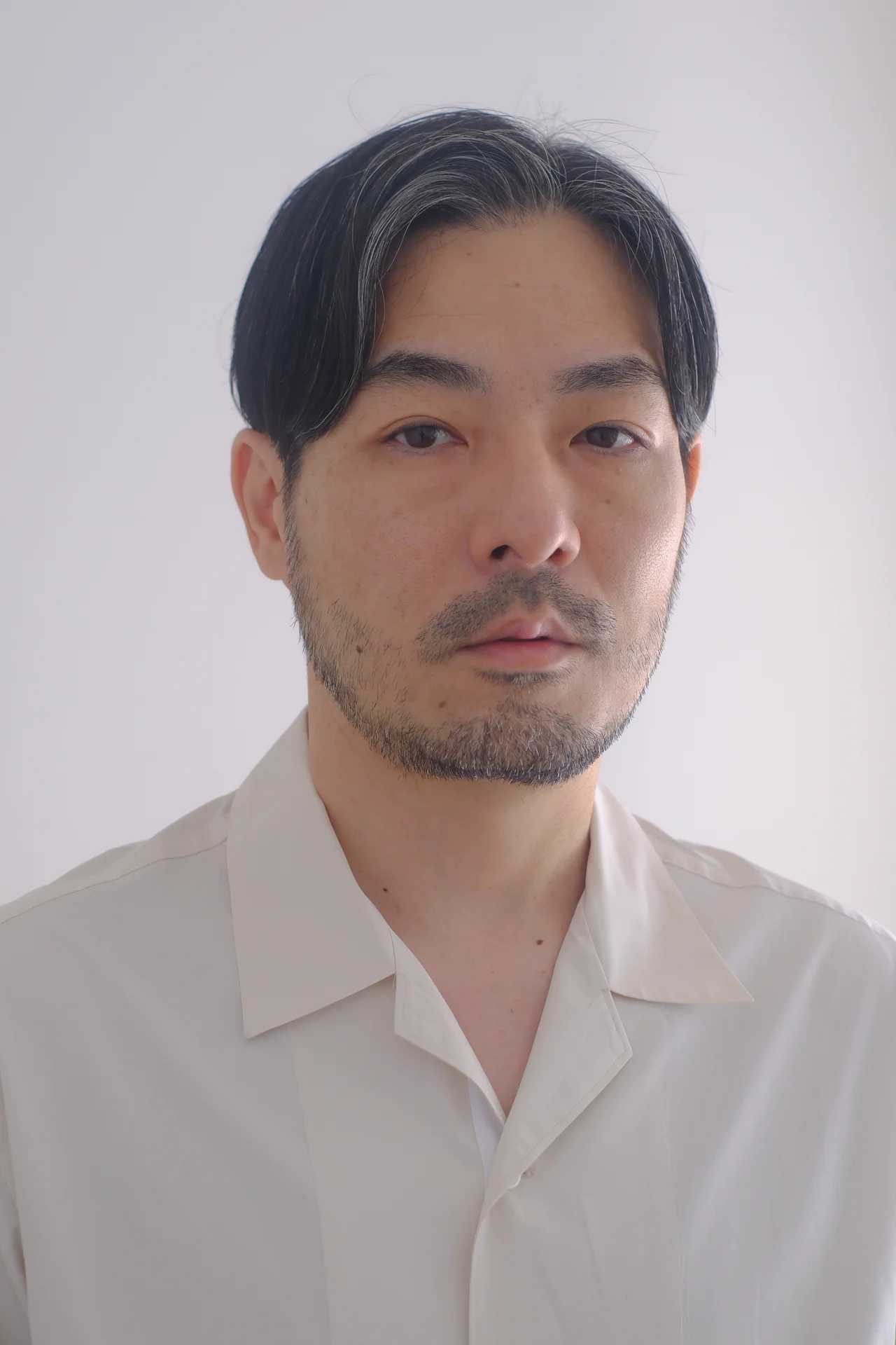 「白髪の量を計算した、大人の前髪」の画像_1