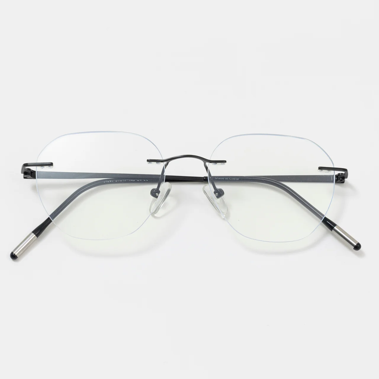 エディター私物 ニュニュのメガネ