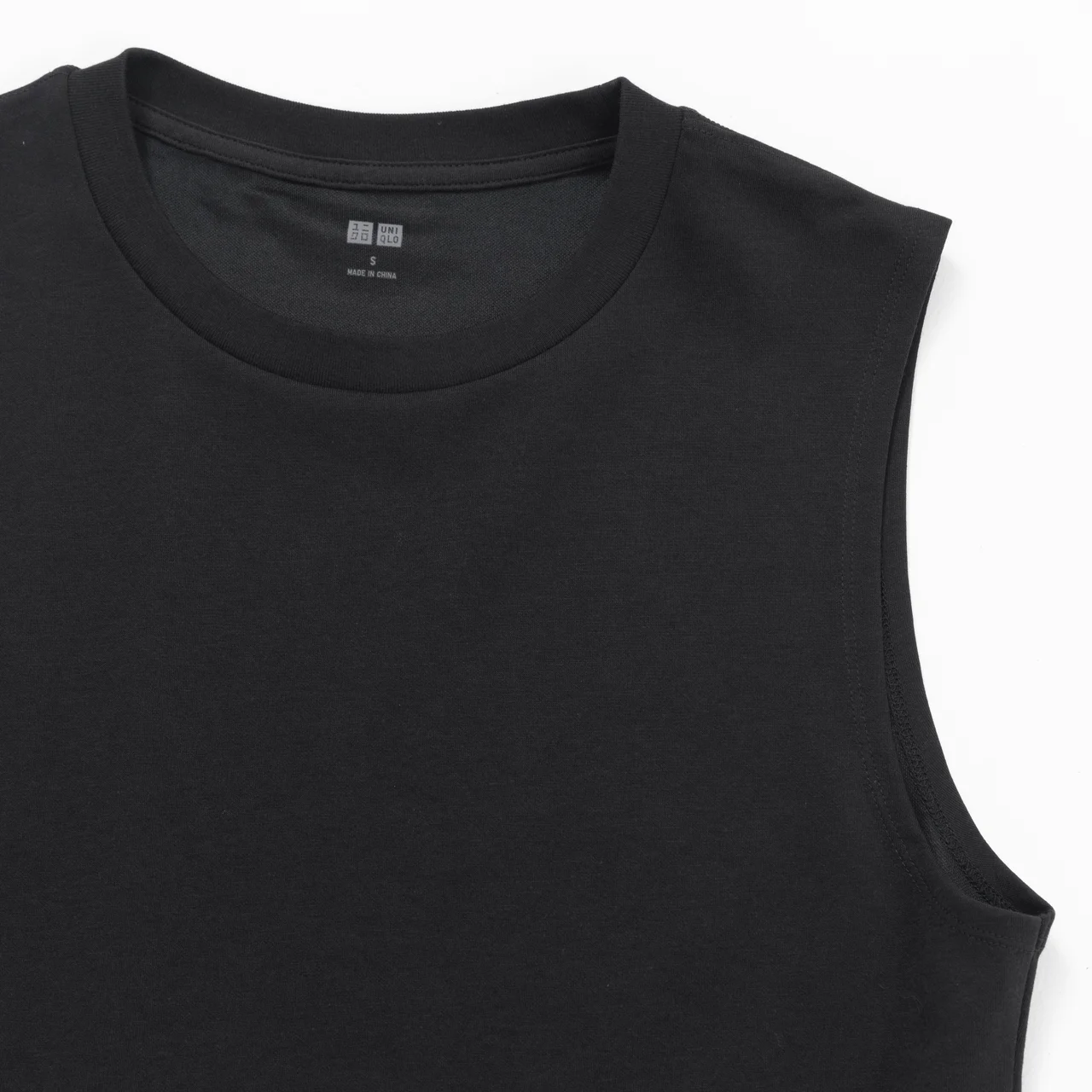 【エディター私物】UNIQLOのエアリズムコットンノースリーブTシャツ 袖