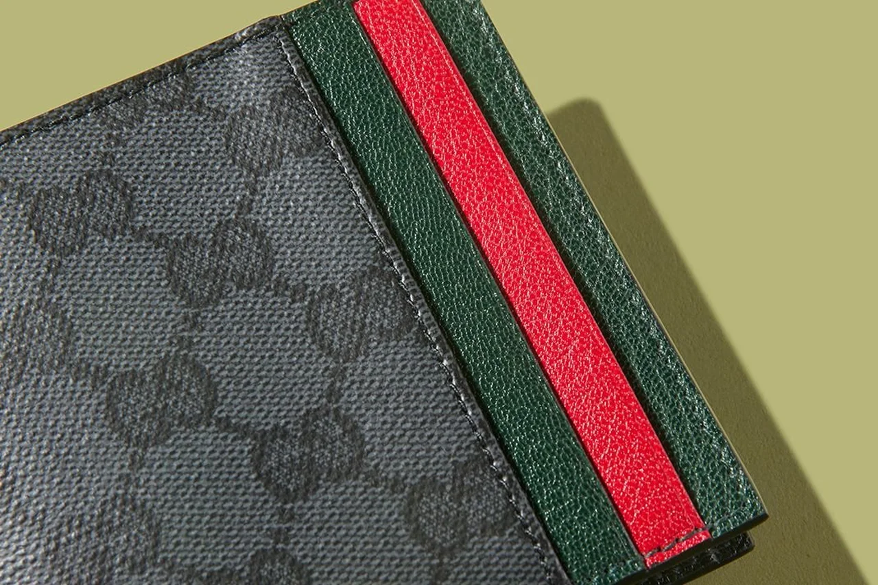【グッチ】ウェブ・ストライプが際立つ新作財布、「グッチ タグ」ラインのミニバッグ･･･多彩なGGパターンに注目！　秋に買うべき小物5選