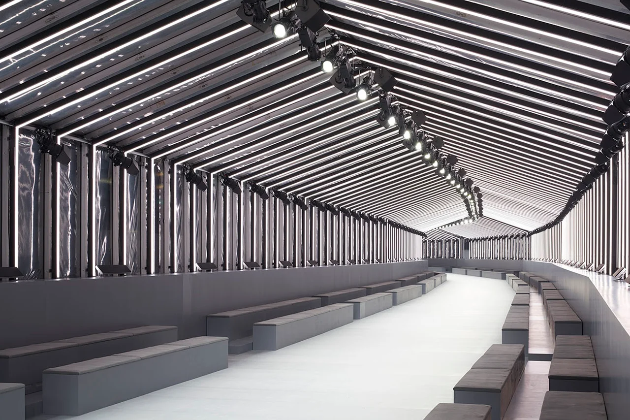 東京高速道路KK線に設置されたショー会場