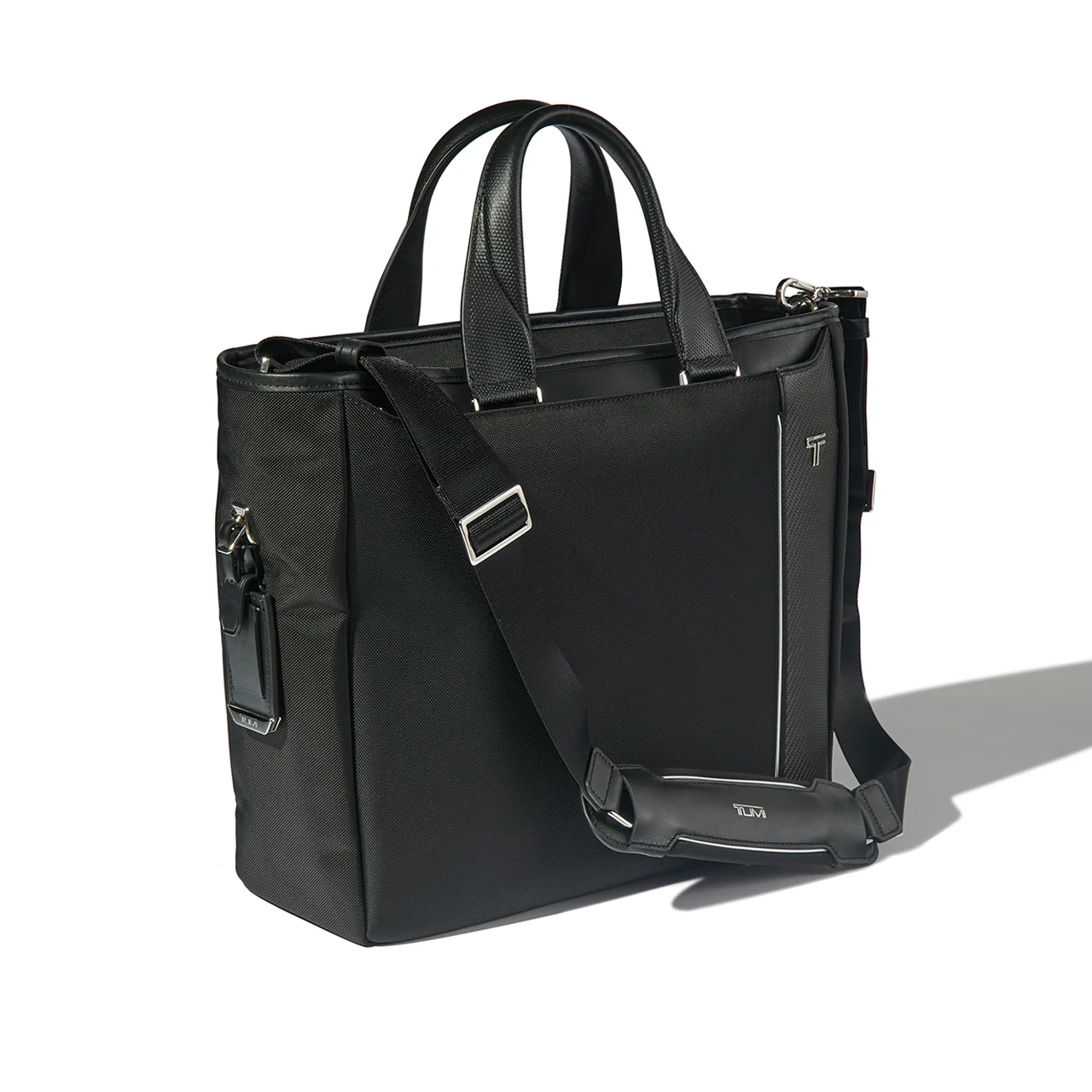 【トゥミ】40代男性におすすめの新作ビジネストート「アリーヴェ 「ヴァルドスタ トート」