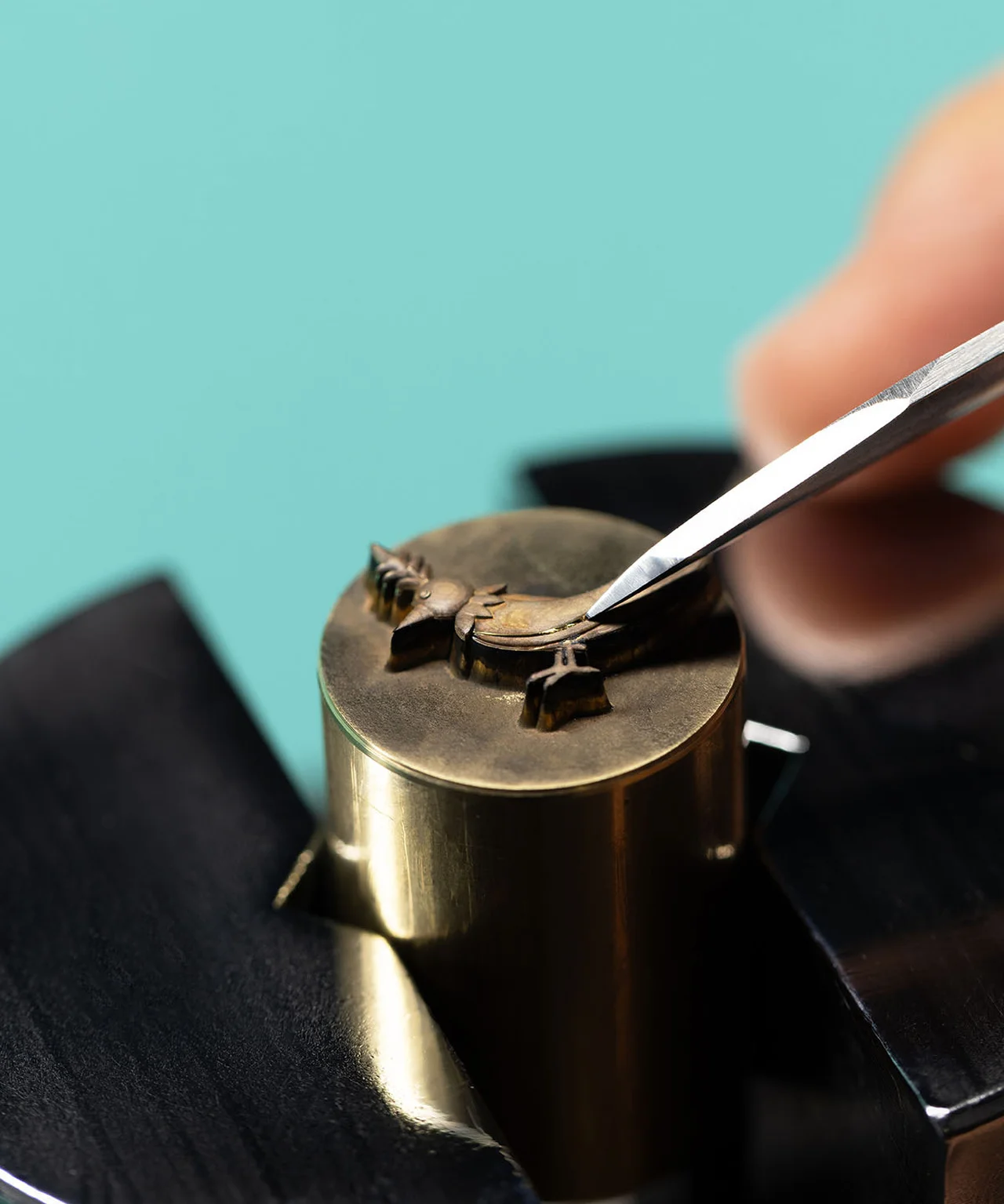 18Kイエローゴールド製の小さな鳥のモチーフ